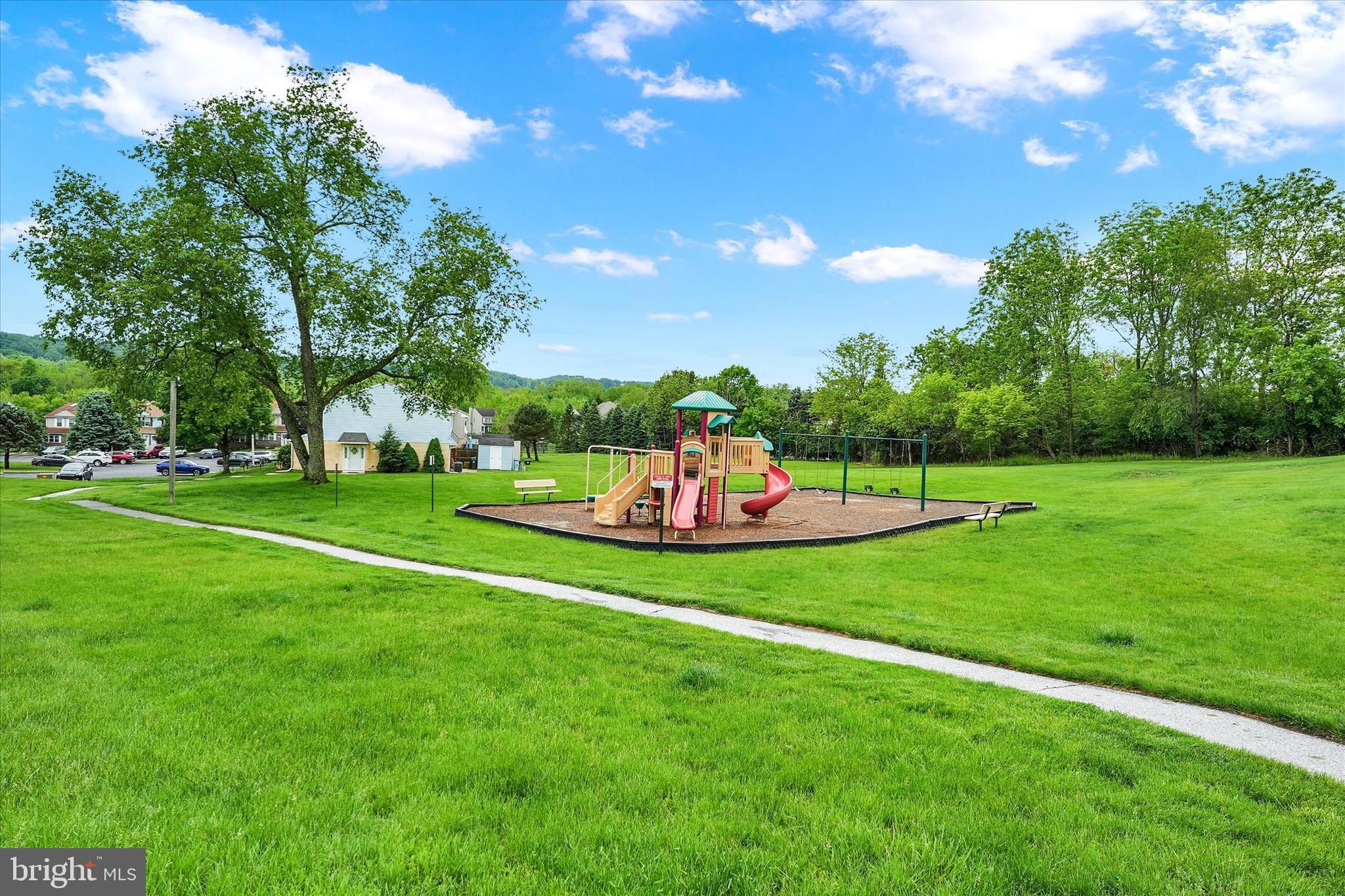 BEAVER RUN KNOLL - Residential