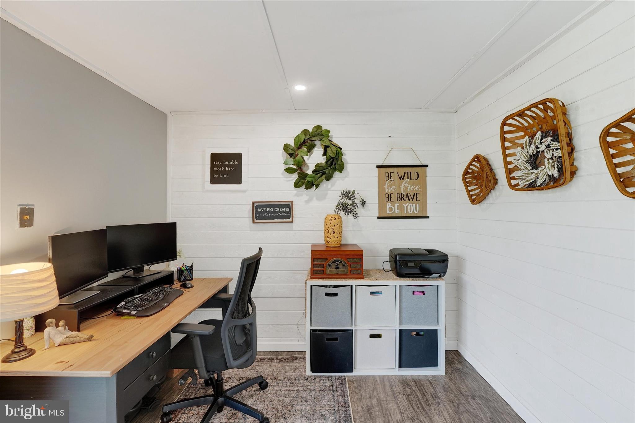 BEAVER RUN KNOLL - Residential