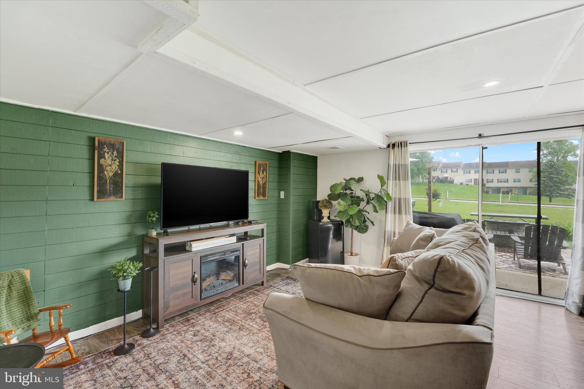 BEAVER RUN KNOLL - Residential