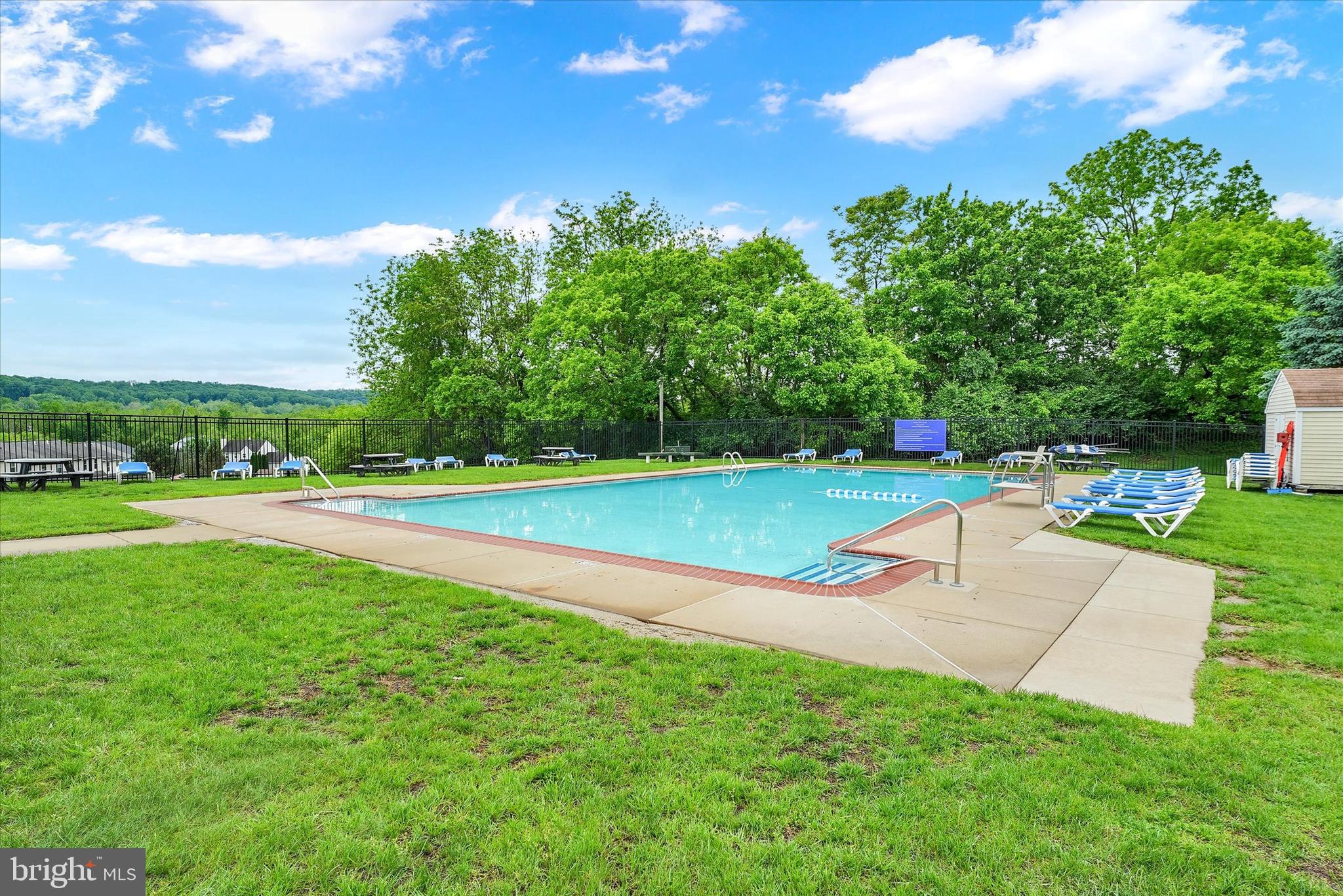 BEAVER RUN KNOLL - Residential