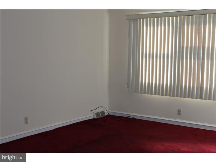 CASTOR GARDENS - Residential Lease