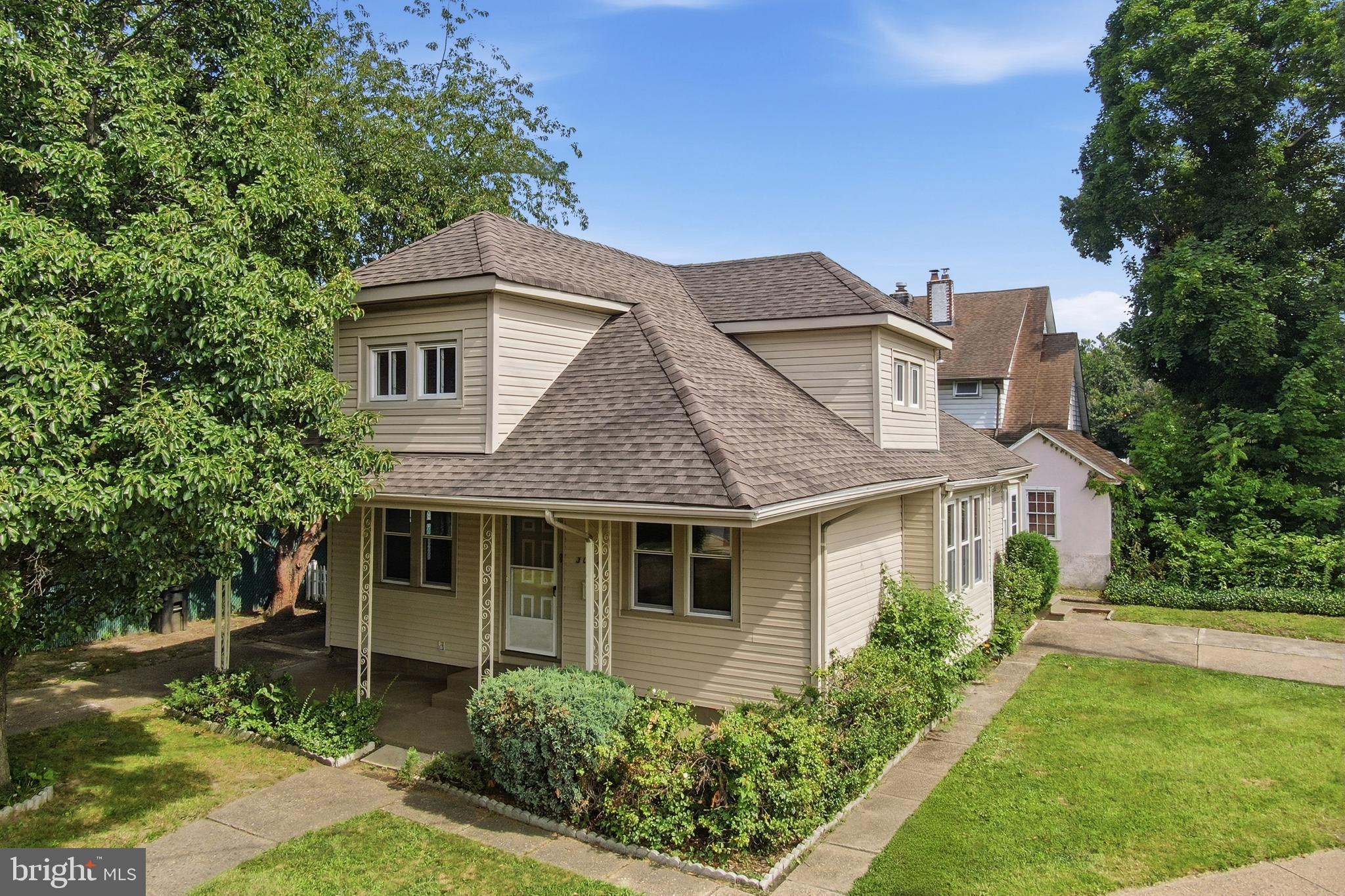 3004 CRESCENT BOULEVARD