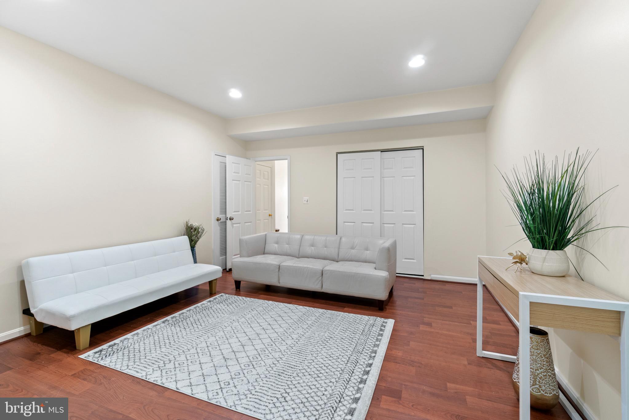 SUGARLAND OAKS - Residential