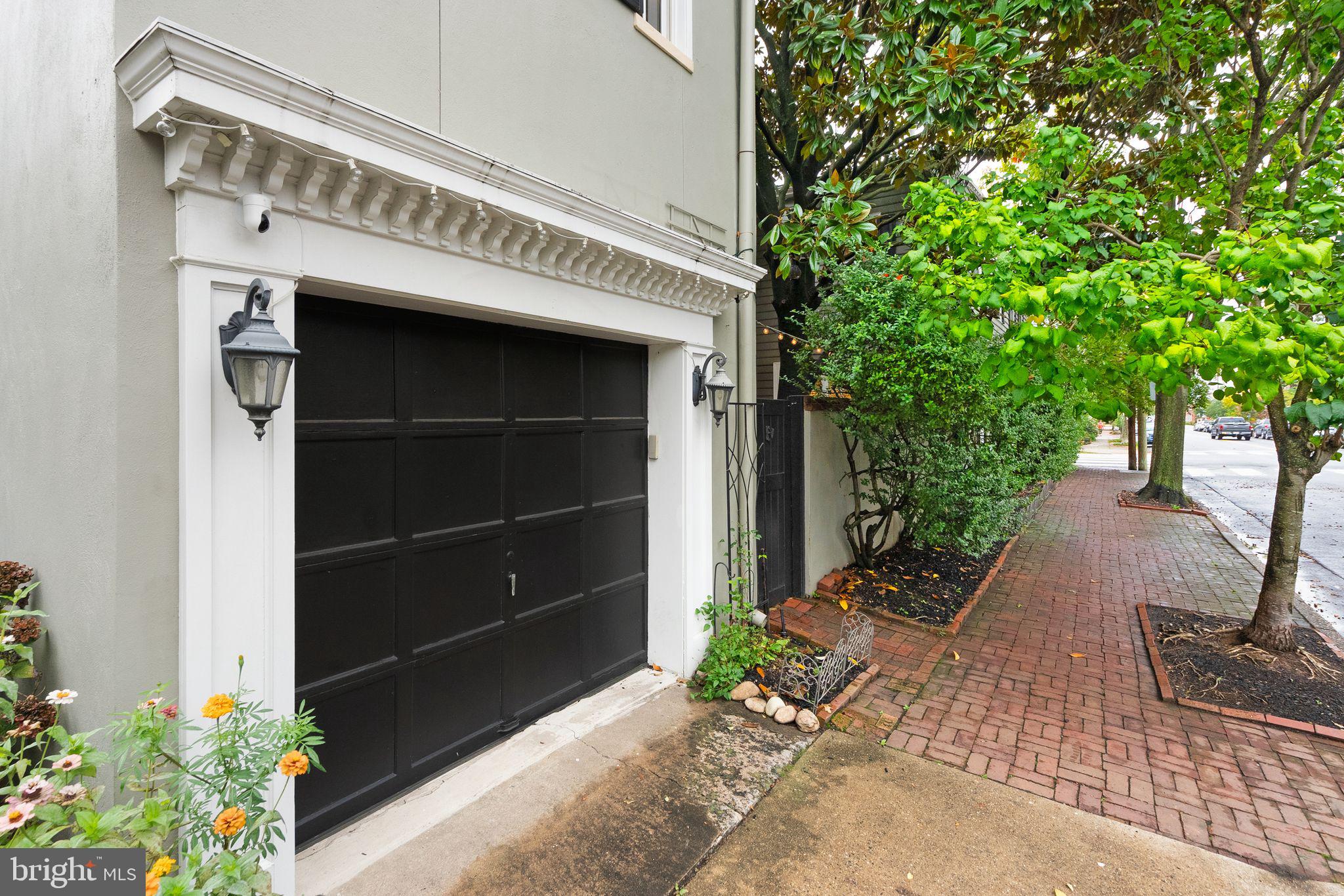 OLD TOWN ALEXANDRIA - Residential