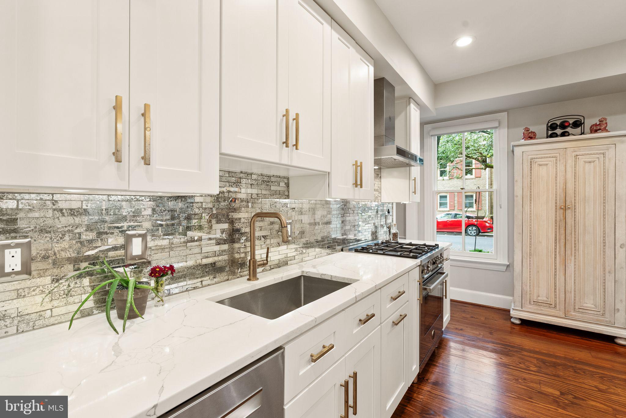 OLD TOWN ALEXANDRIA - Residential