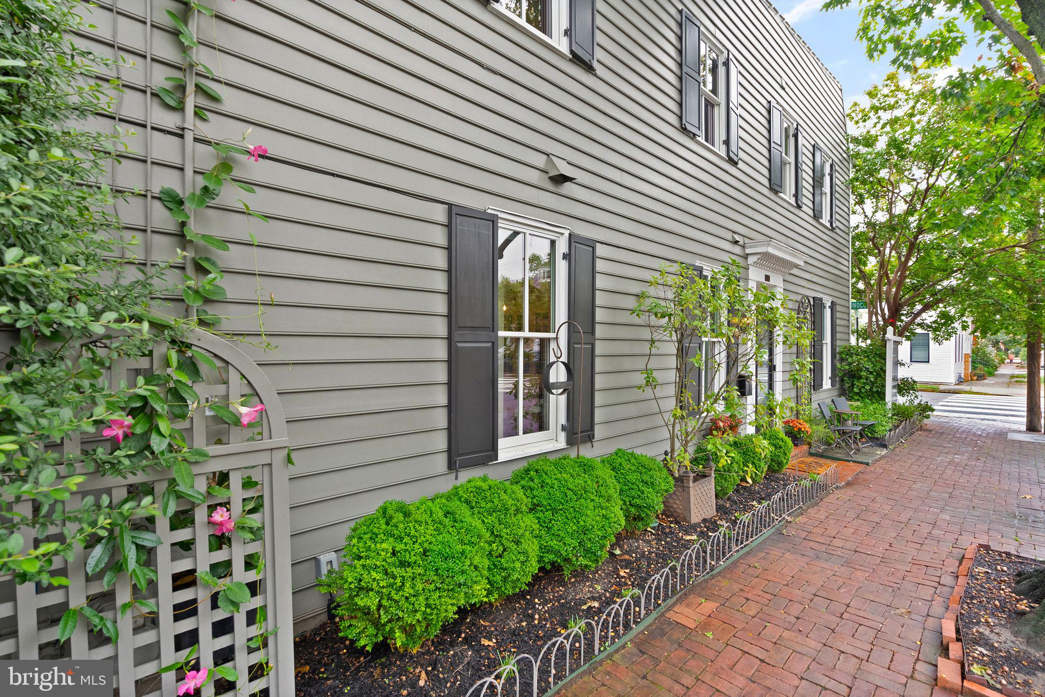 OLD TOWN ALEXANDRIA - Residential
