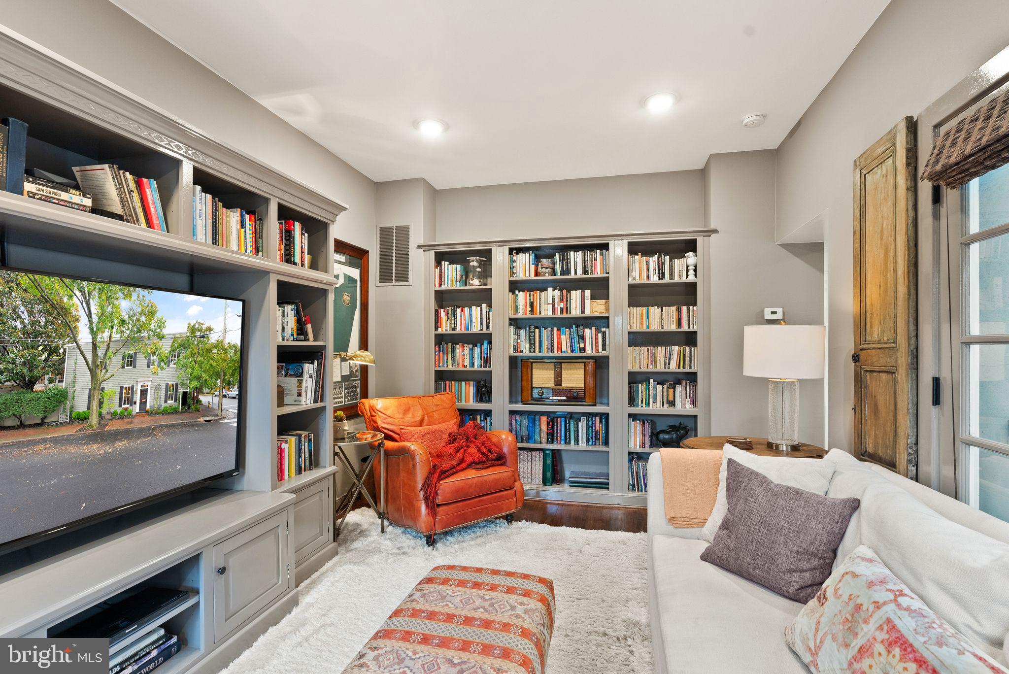 OLD TOWN ALEXANDRIA - Residential