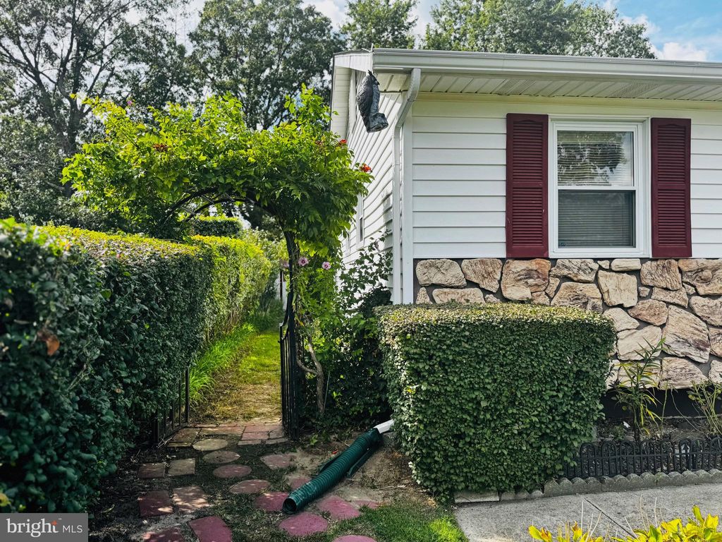 Photo of 25 Railroad Street, BROWNS MILLS, NJ 08015 (MLS # NJBL2095114)