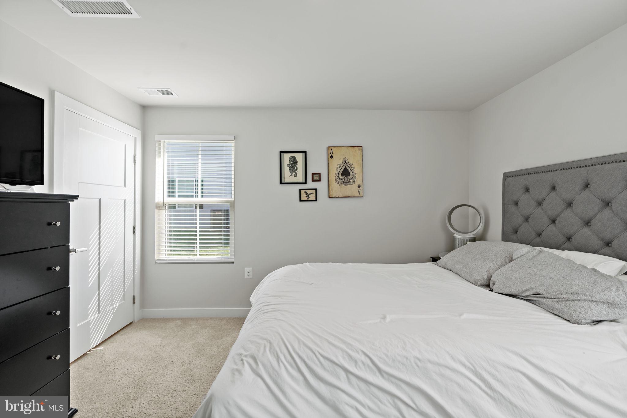 569 PERSPECTIVE PLACE