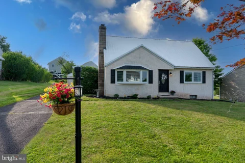 2313 N Charlotte Street, Pottstown, PA MLS: PAMC2183560