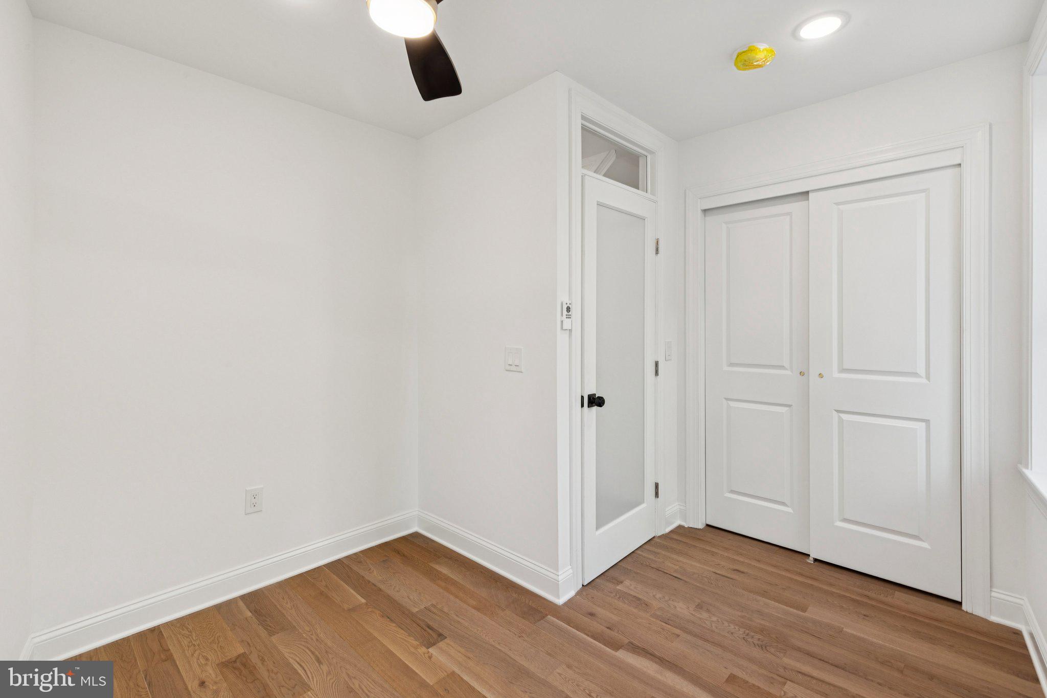 QUEEN VILLAGE - Residential