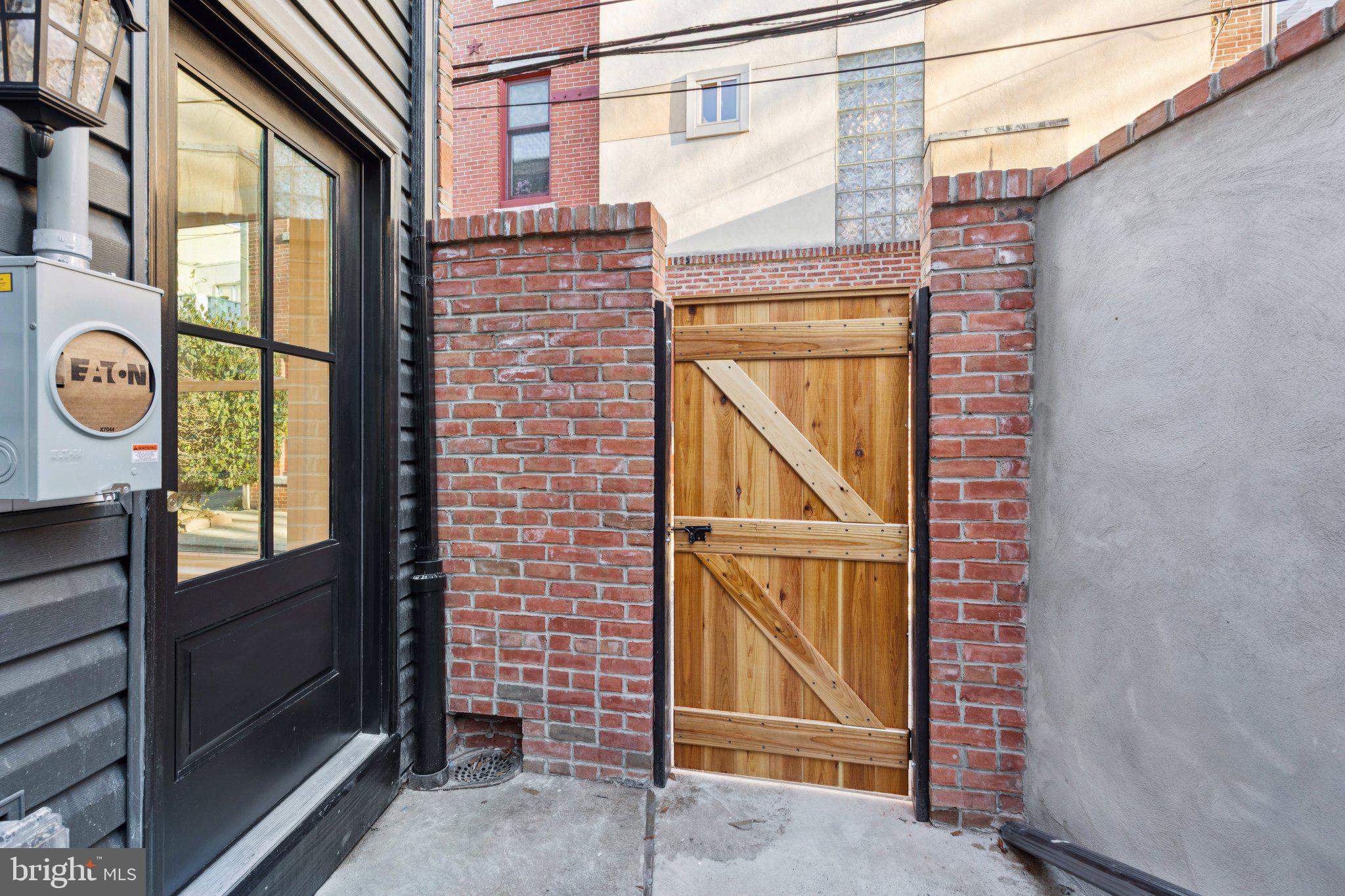 QUEEN VILLAGE - Residential