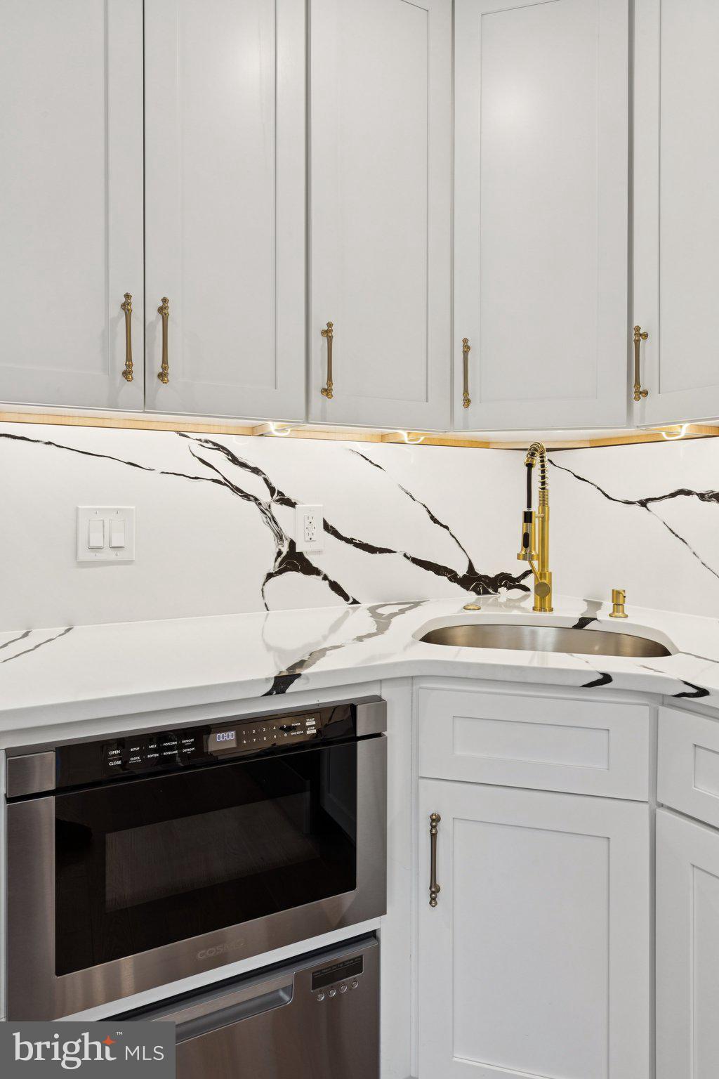 QUEEN VILLAGE - Residential