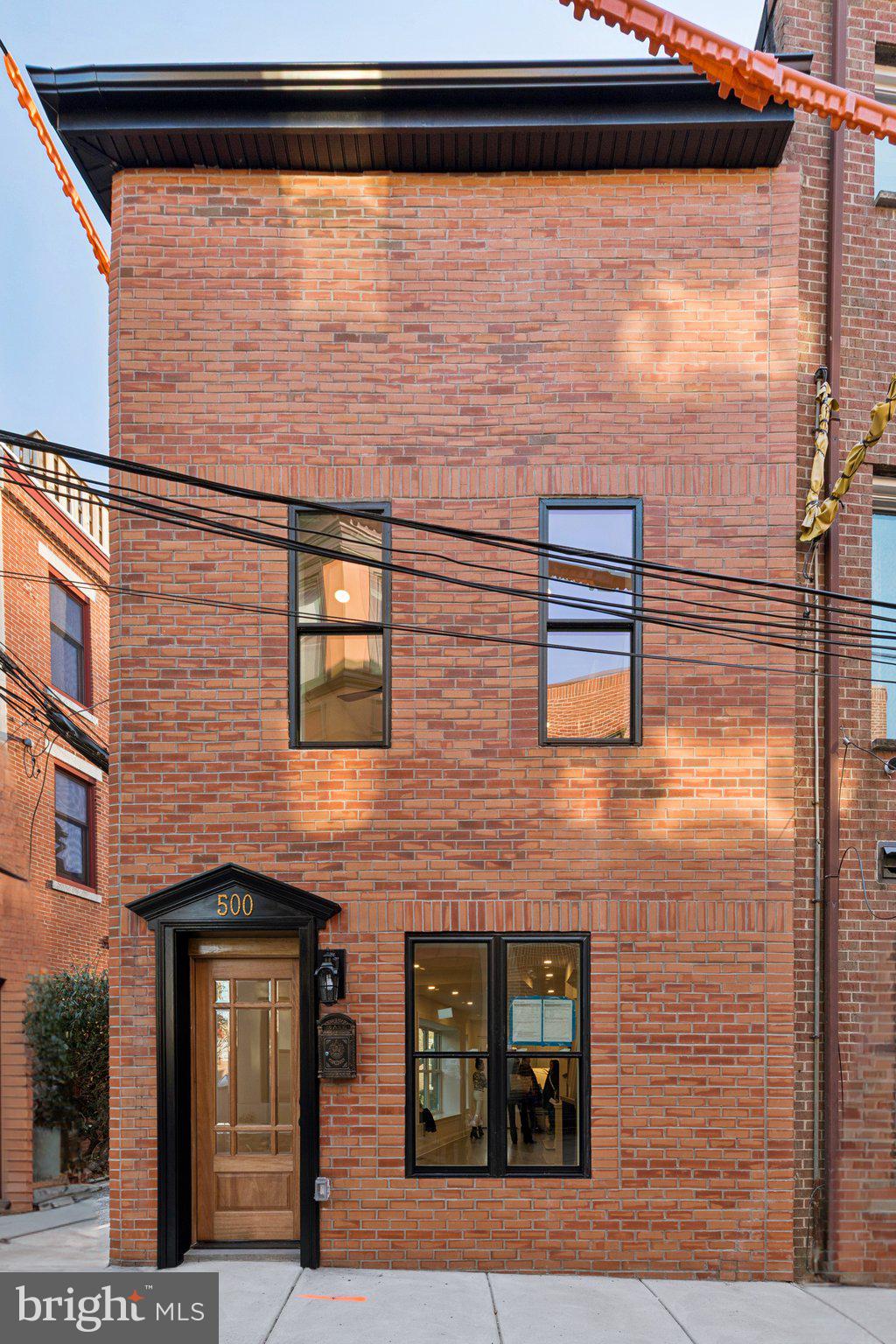 QUEEN VILLAGE - Residential