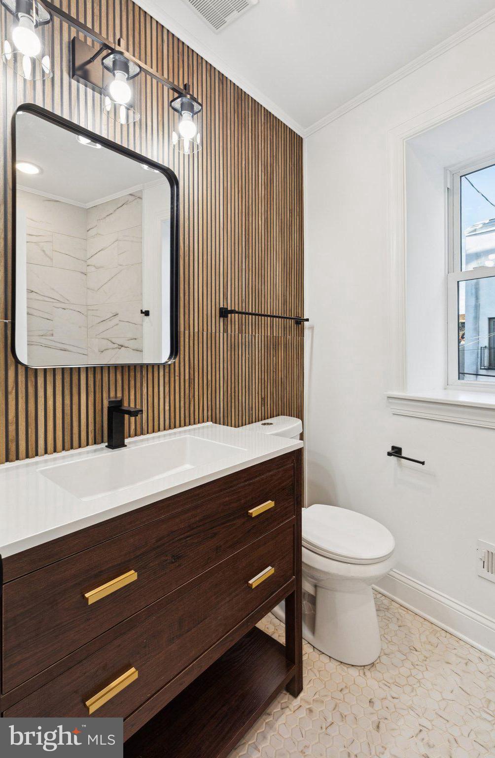 QUEEN VILLAGE - Residential