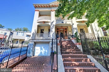 Townhouse at 49 T STREET NW