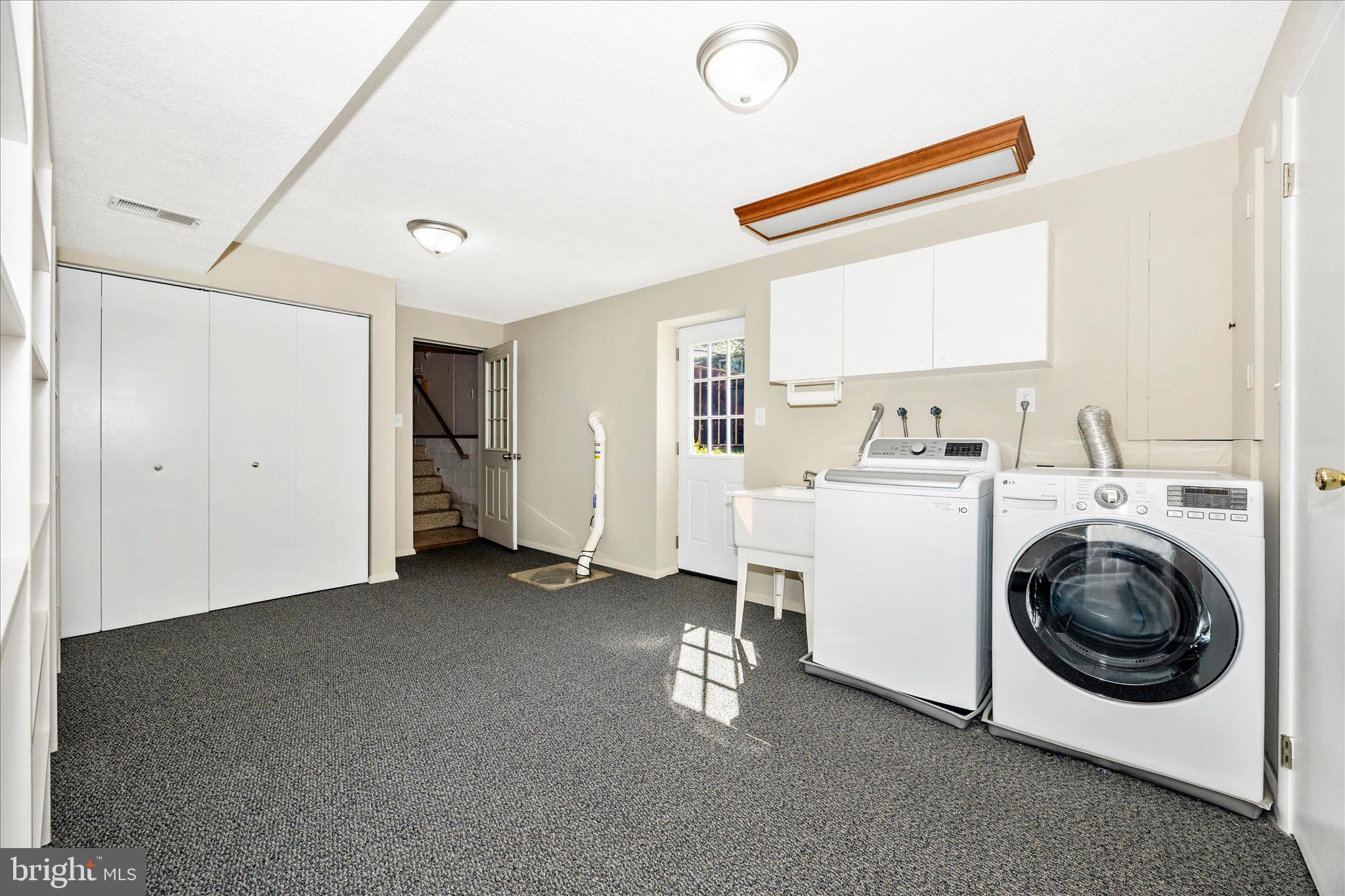 FOUNTAIN ROCK MANOR - Residential