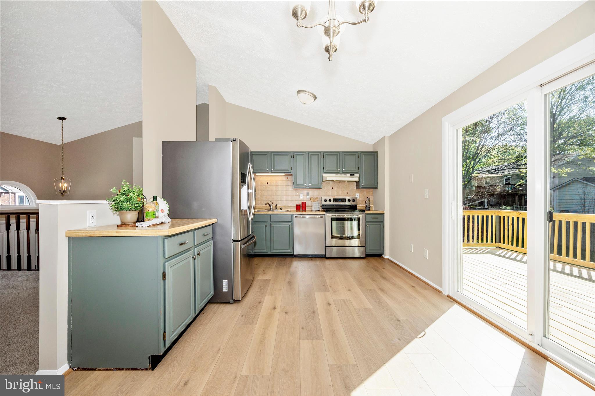 FOUNTAIN ROCK MANOR - Residential