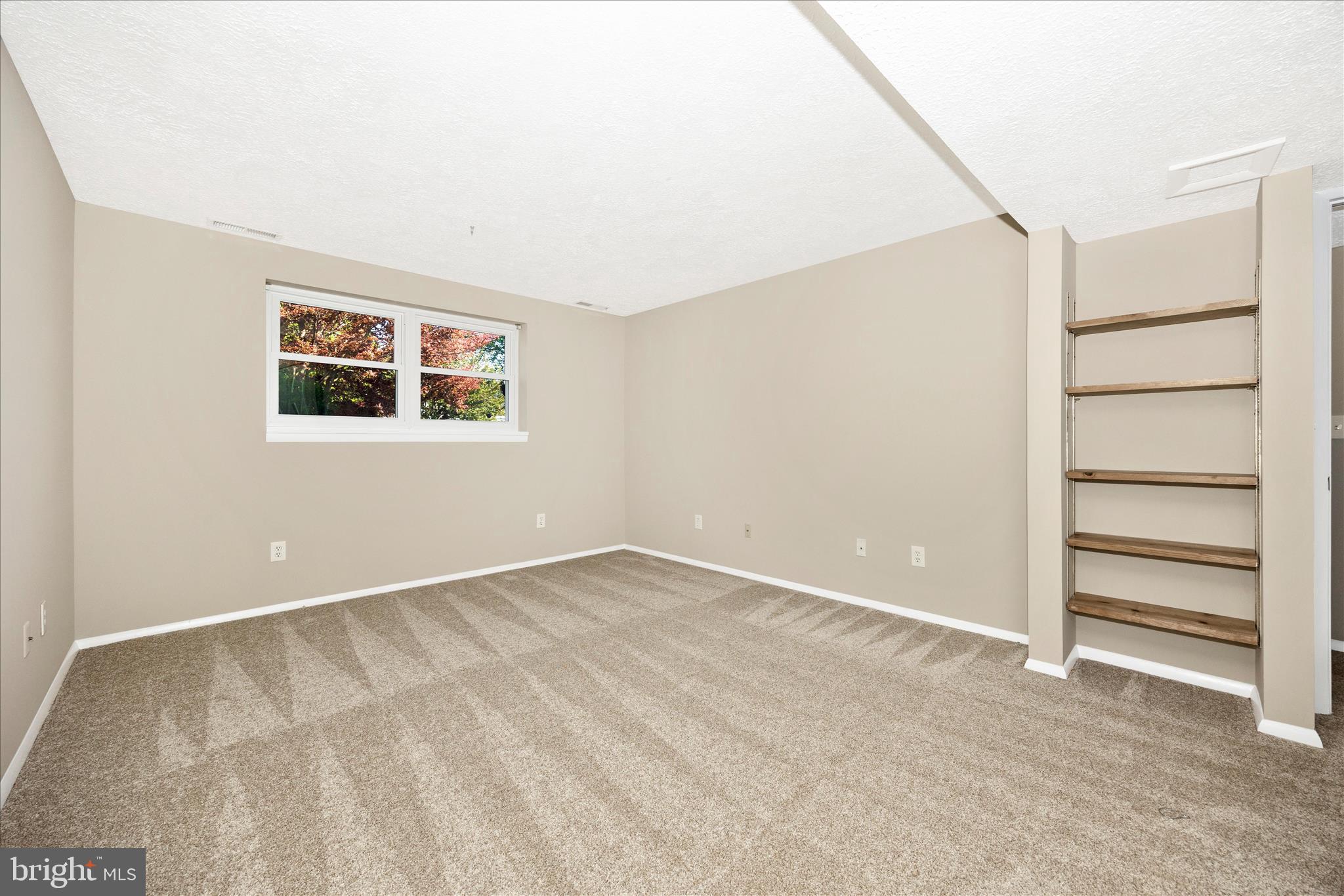 FOUNTAIN ROCK MANOR - Residential