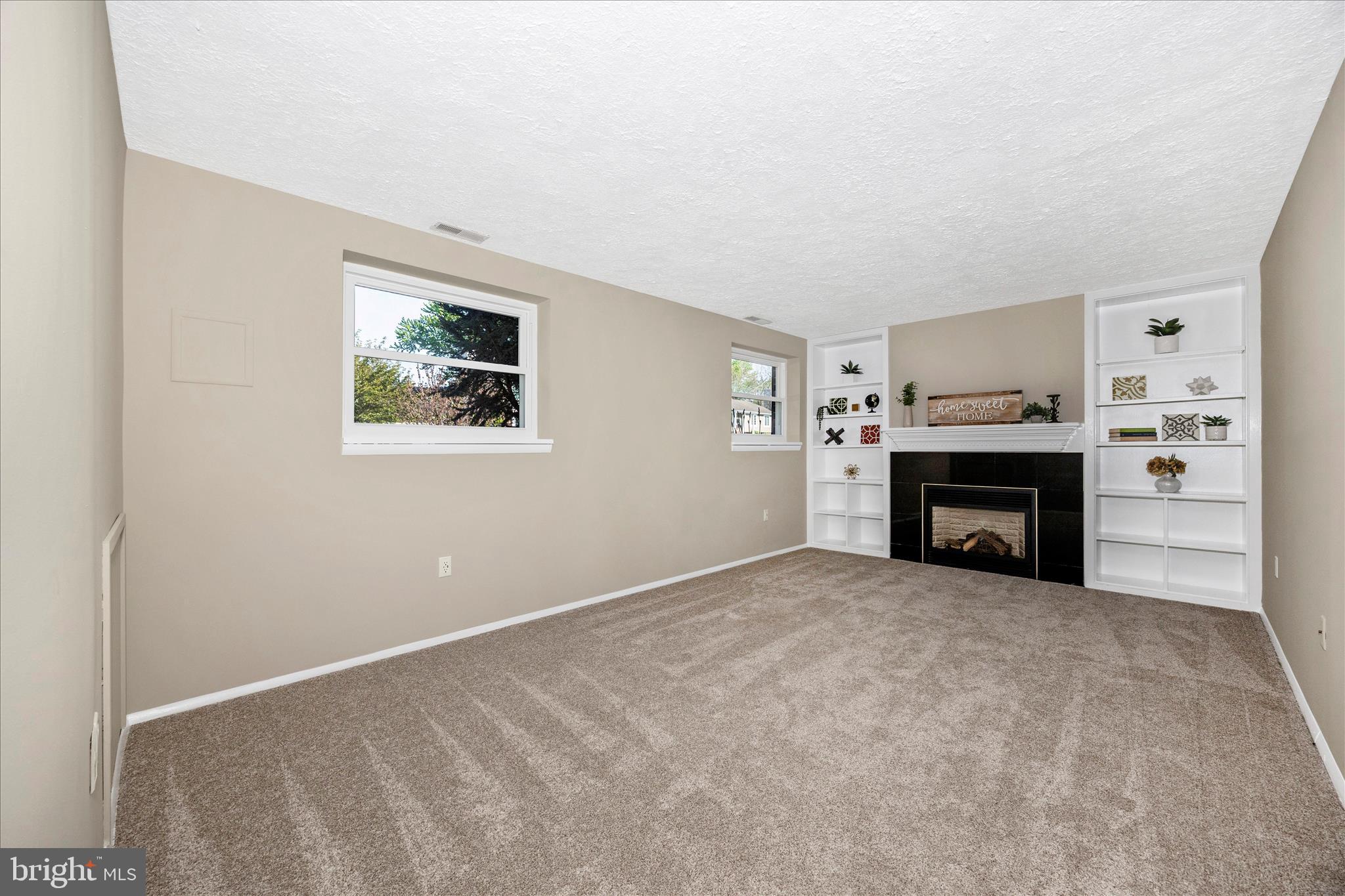 FOUNTAIN ROCK MANOR - Residential