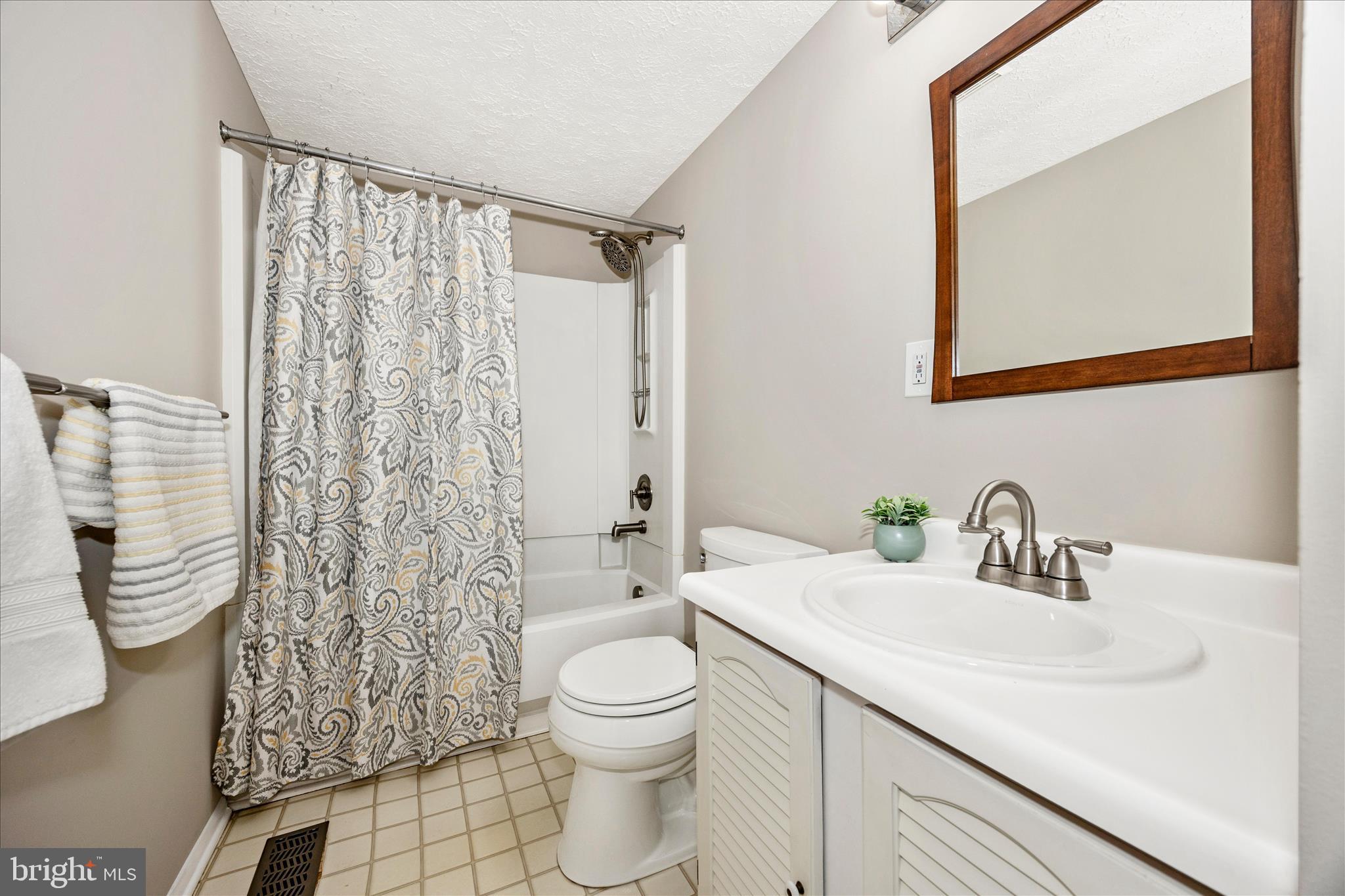 FOUNTAIN ROCK MANOR - Residential