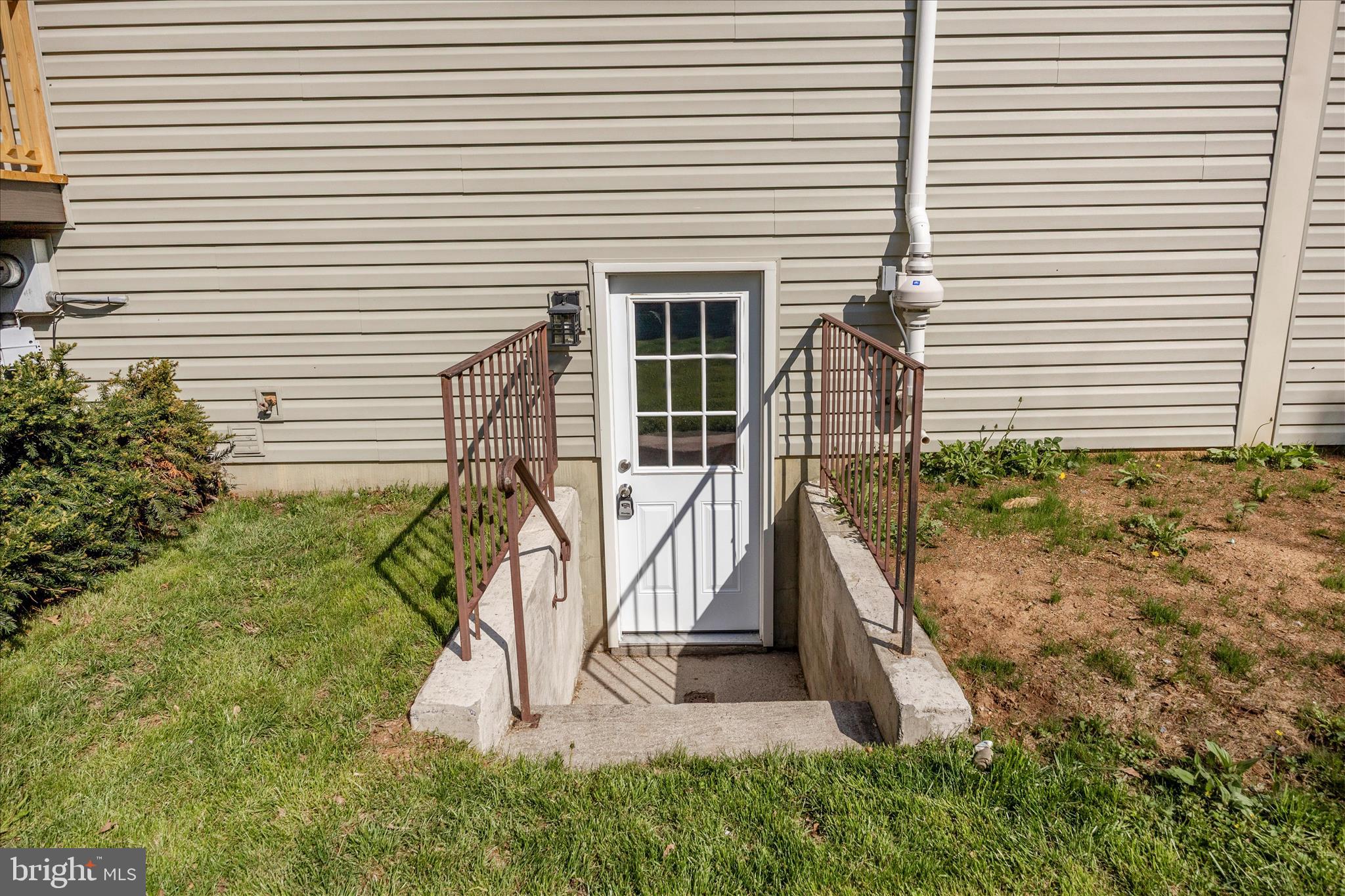 FOUNTAIN ROCK MANOR - Residential