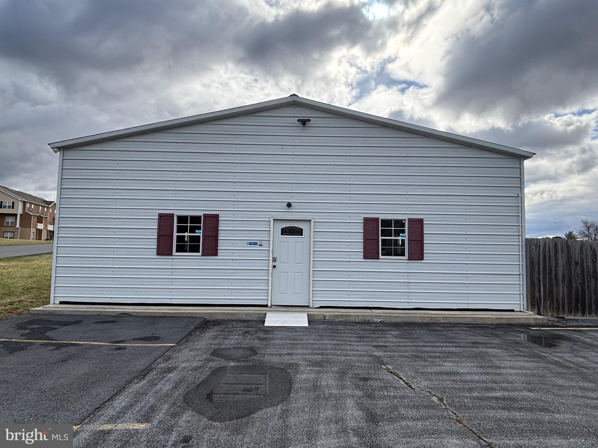 Step into the perfect space for your business! This prime location commercial building offers 2,000 sq. ft. of versatile space with luxury vinyl plank flooring, creating a sleek and professional atmosphere.
The building includes two spacious rooms, ready to adapt to your needs. Use them as-is or divide them into four separate rooms, giving you the freedom to create your ideal setup. The walls are your canvas to paint—bring your vision to life and make this space uniquely yours! With two bathrooms and two storage rooms, this property is designed to support your business effortlessly.
This is a well-maintained hidden treasure that blends functionality, flexibility, and location. Don’t miss this opportunity to elevate your business in a space where your ideas can truly thrive!
Don’t let this opportunity slip away—call today to schedule a showing and see how this space can refine your business to the next level! Your opportunity awaits!