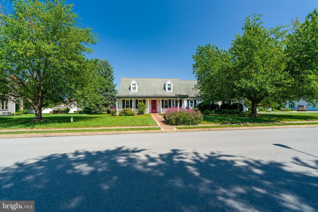 Photo of 633 Mulberry Street, ELIZABETHTOWN, PA 17022 (MLS # PALA2074372)