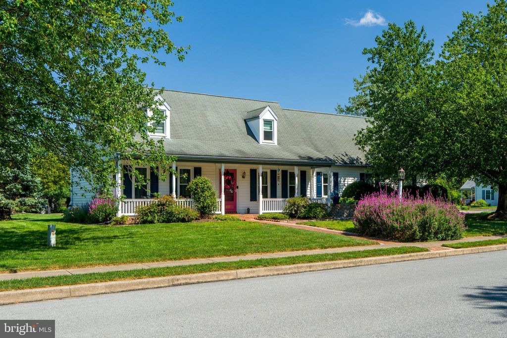 Photo of 633 Mulberry Street, ELIZABETHTOWN, PA 17022 (MLS # PALA2074372)