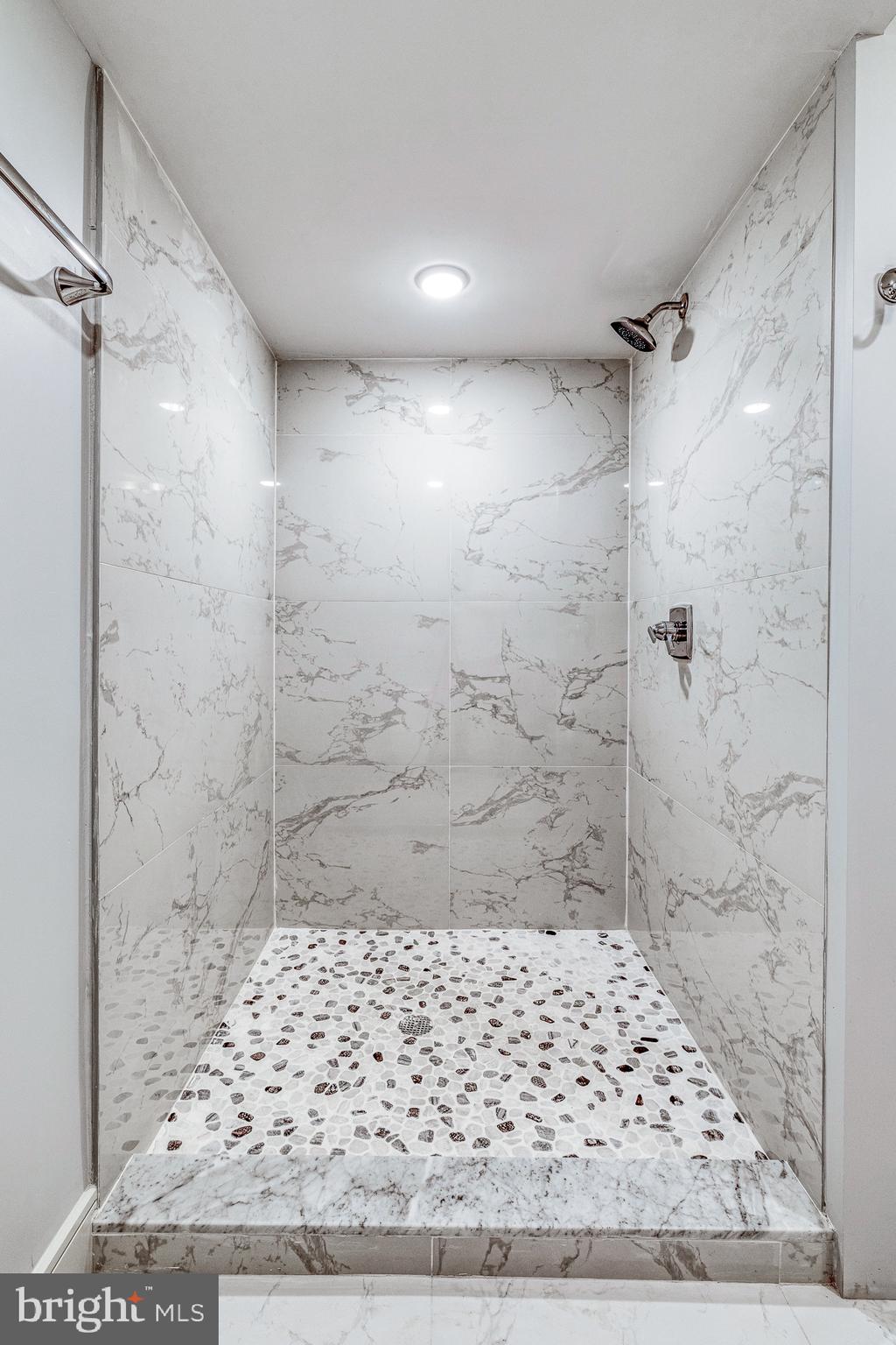 ANDORRA WOODS - Residential