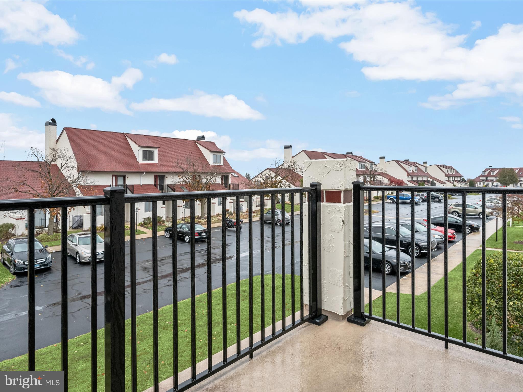 QUEENS LANDING - Residential