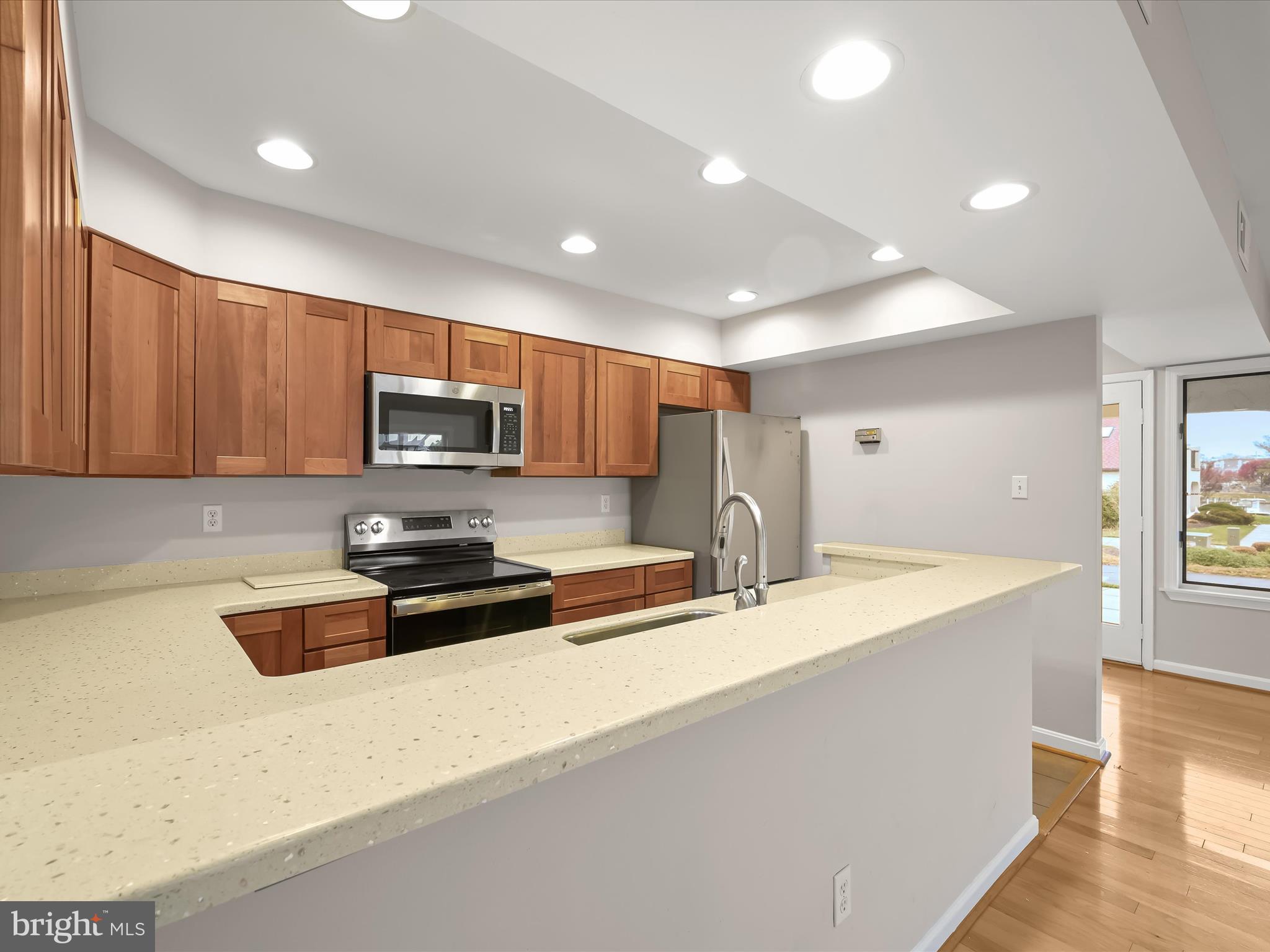 QUEENS LANDING - Residential