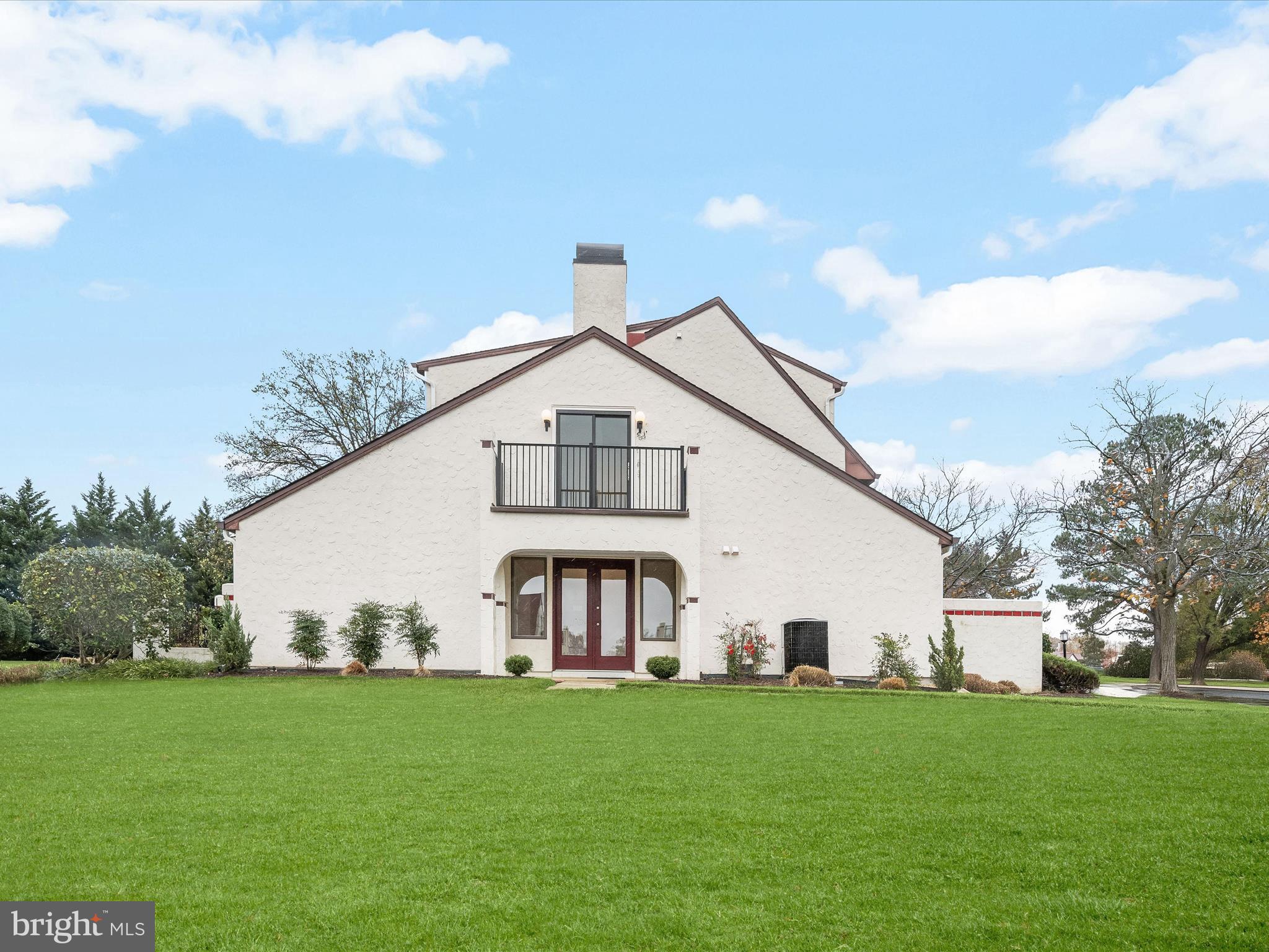 QUEENS LANDING - Residential