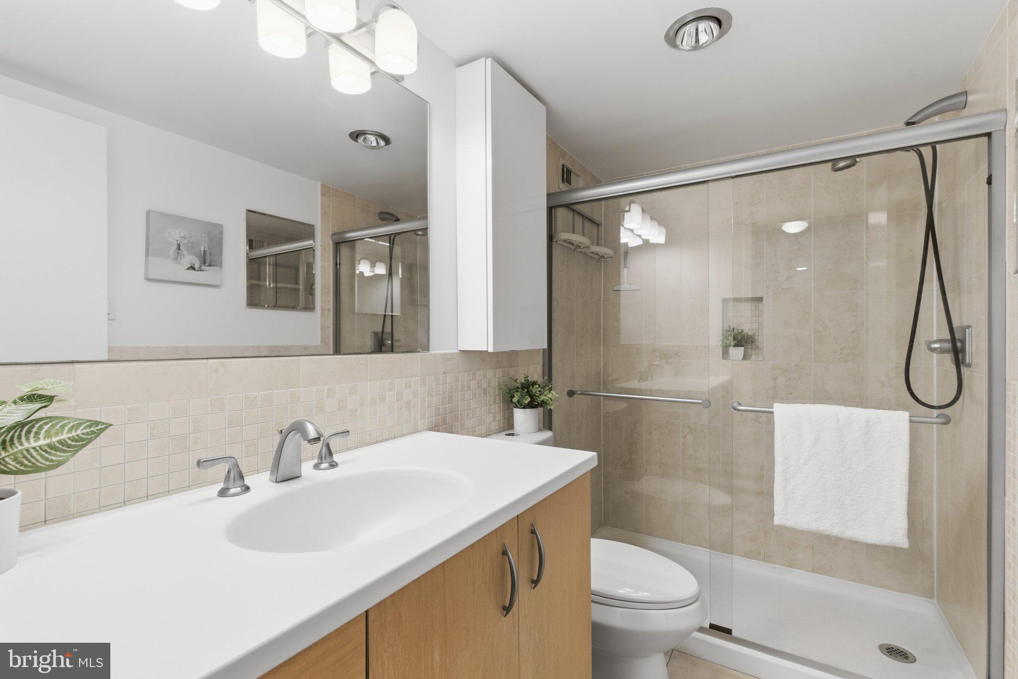 PROMENADE TOWERS - Residential