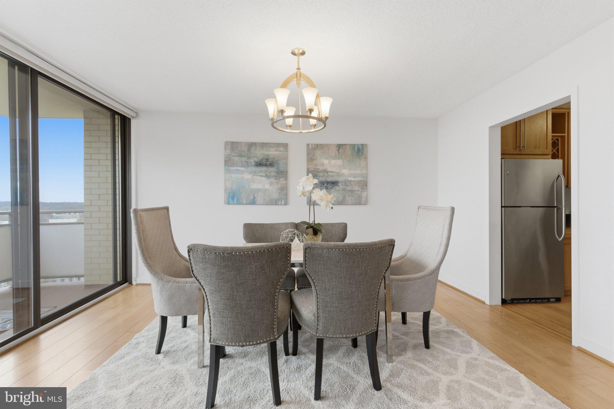 PROMENADE TOWERS - Residential