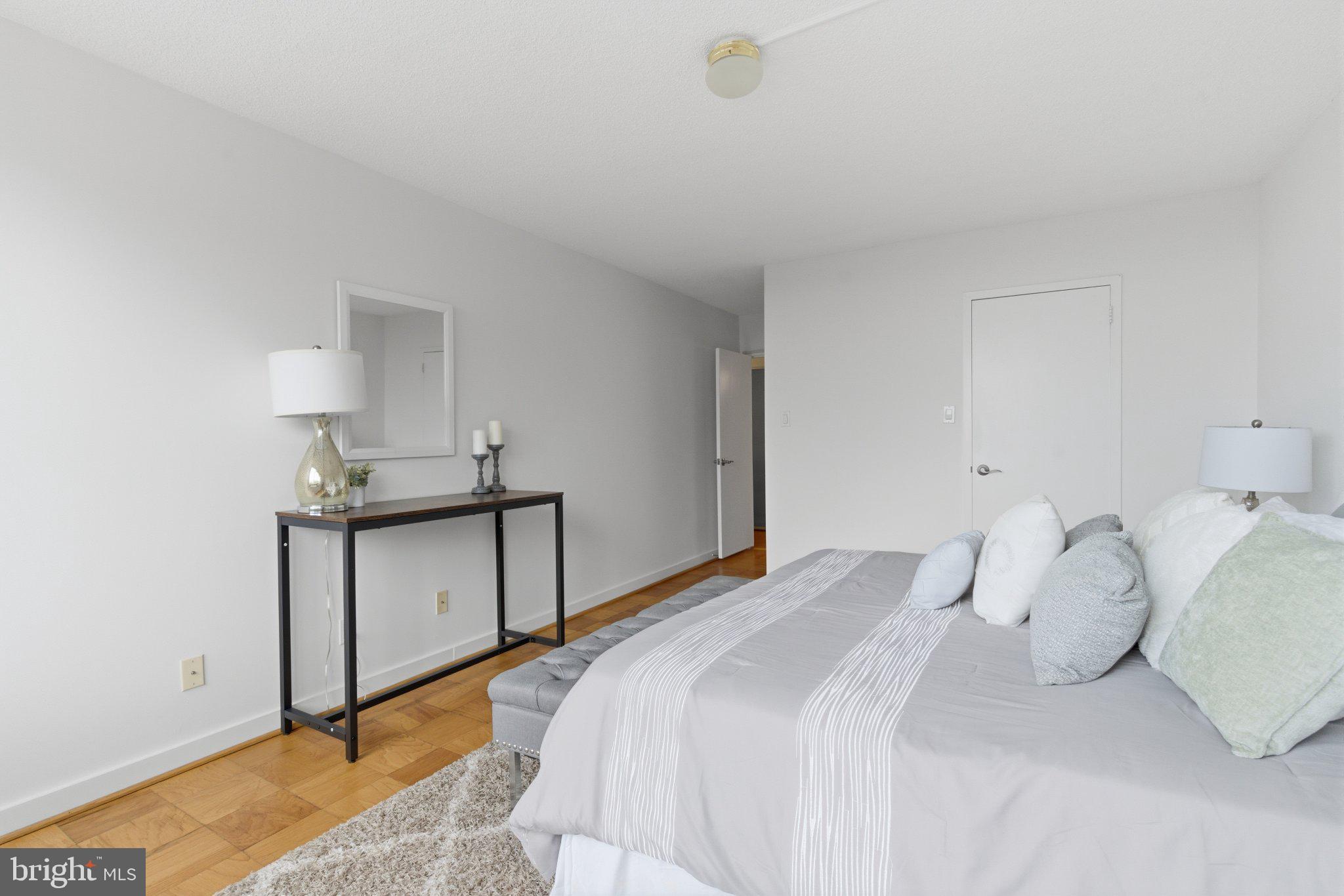 PROMENADE TOWERS - Residential