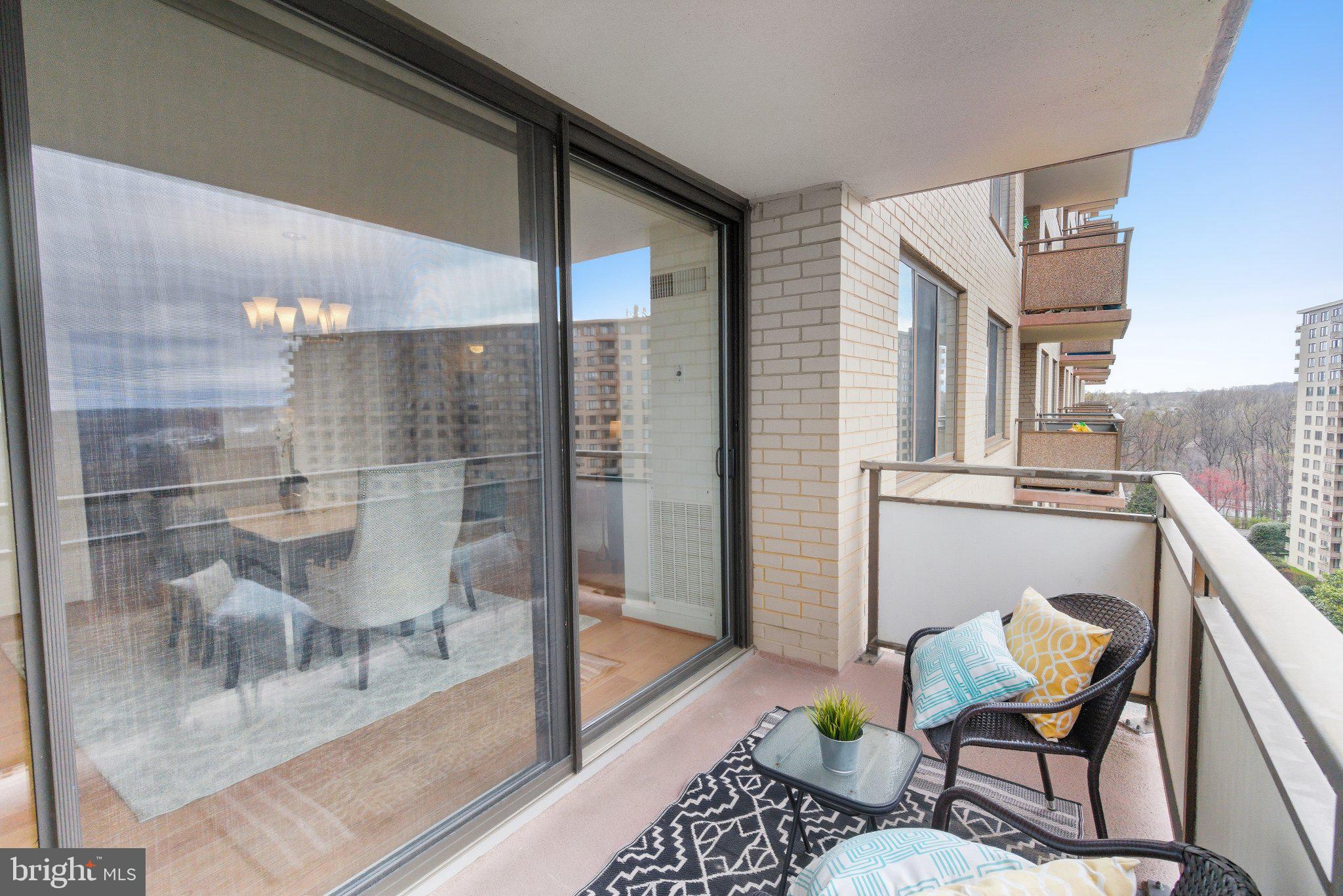 PROMENADE TOWERS - Residential