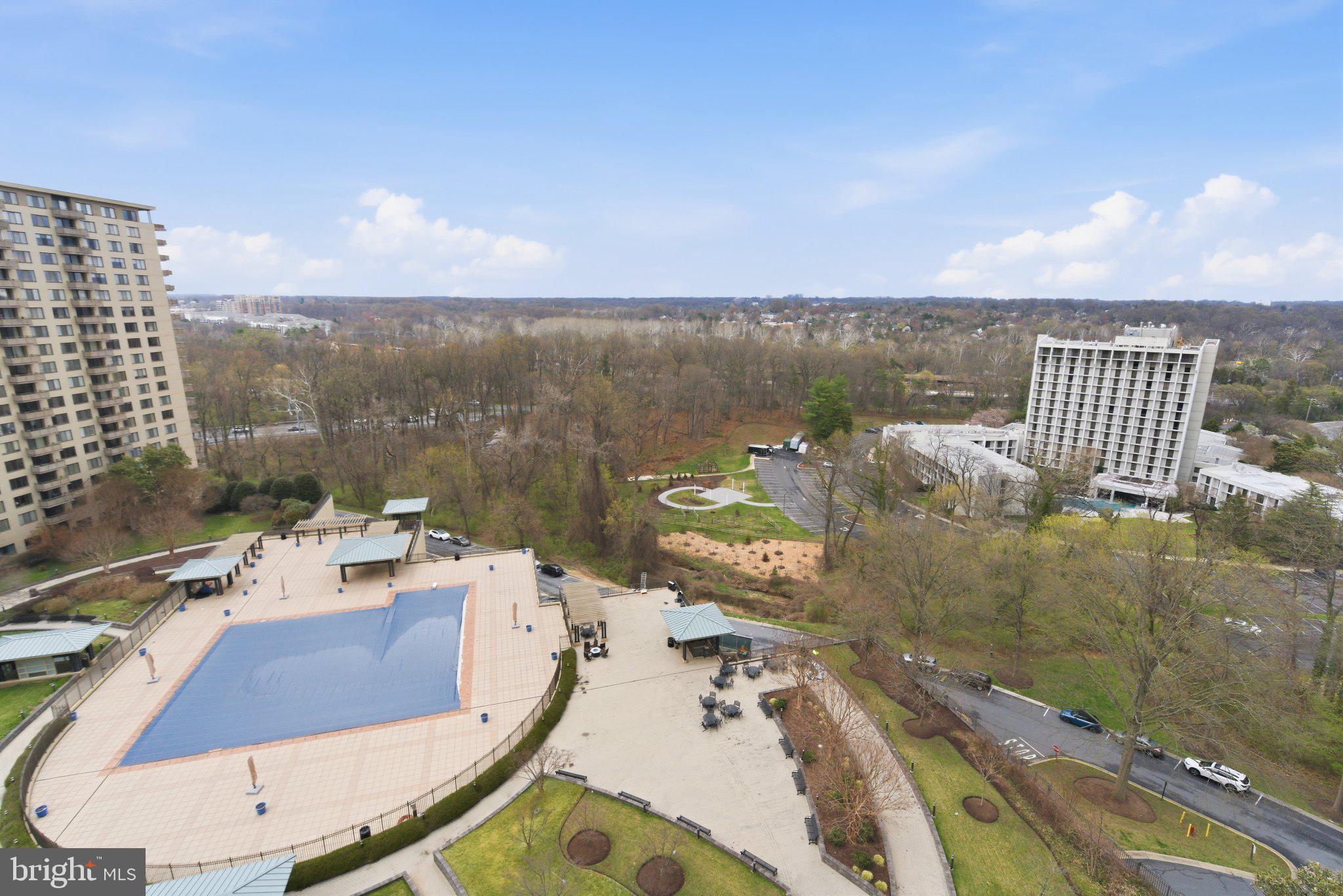 PROMENADE TOWERS - Residential