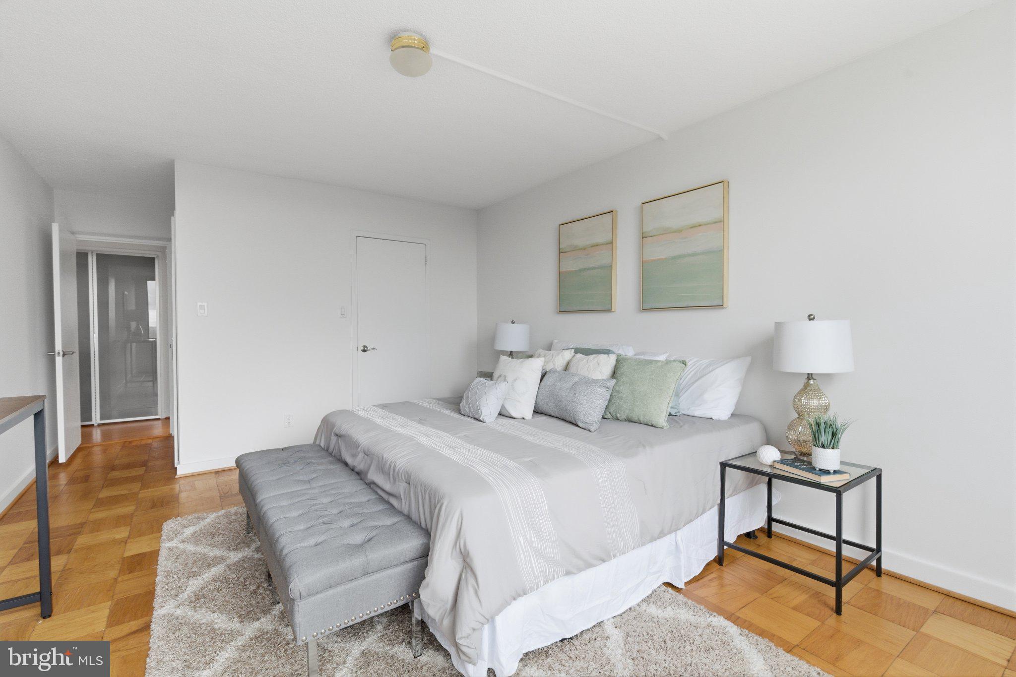 PROMENADE TOWERS - Residential