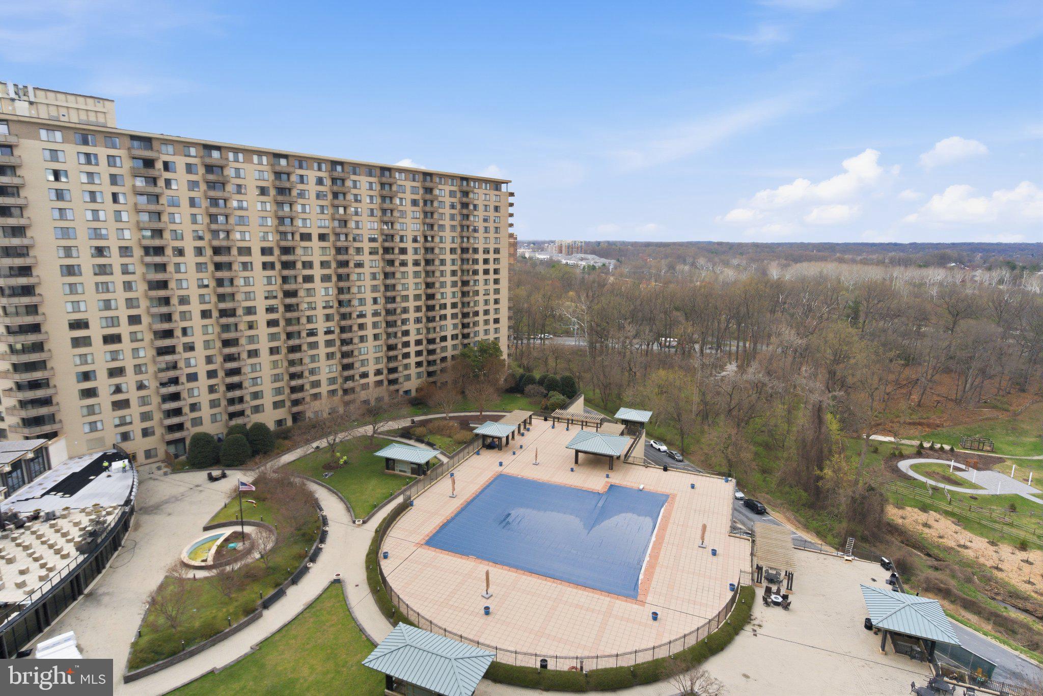 PROMENADE TOWERS - Residential