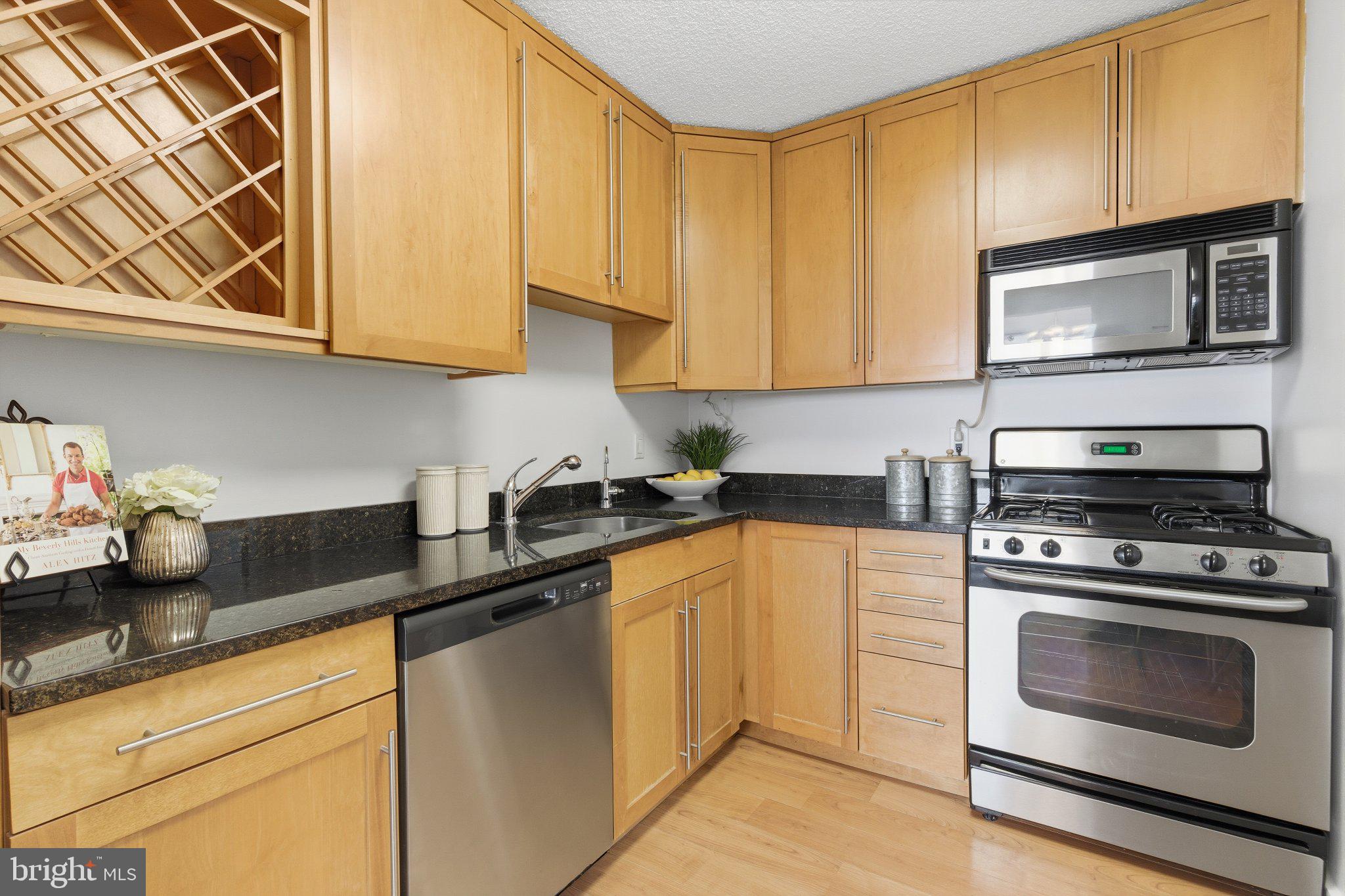 PROMENADE TOWERS - Residential