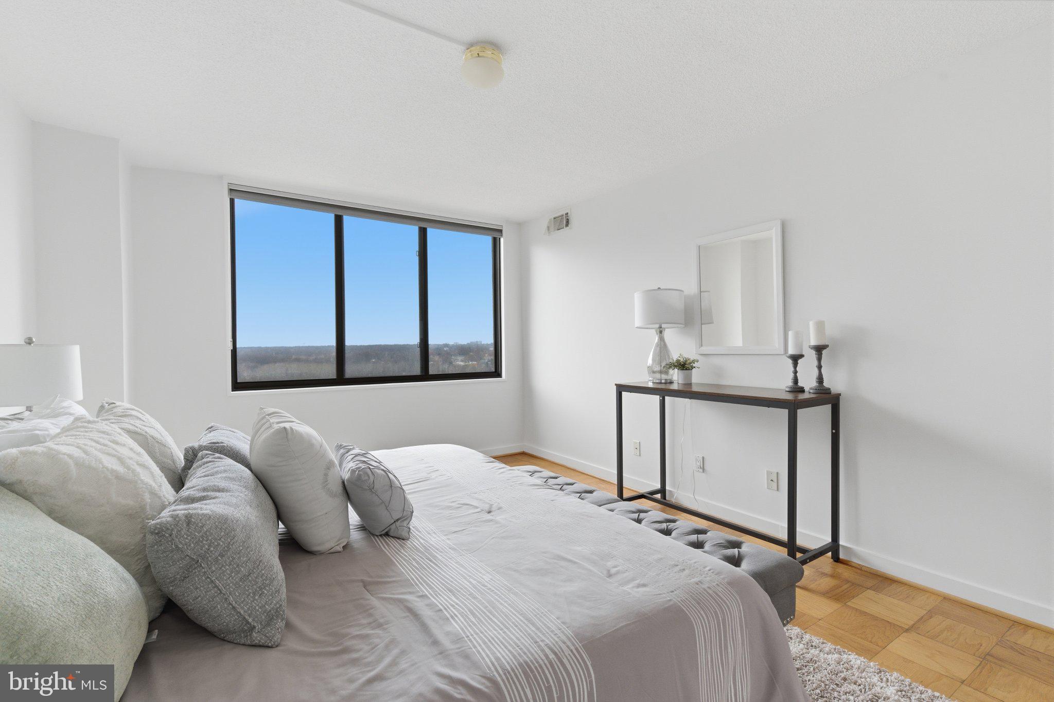 PROMENADE TOWERS - Residential