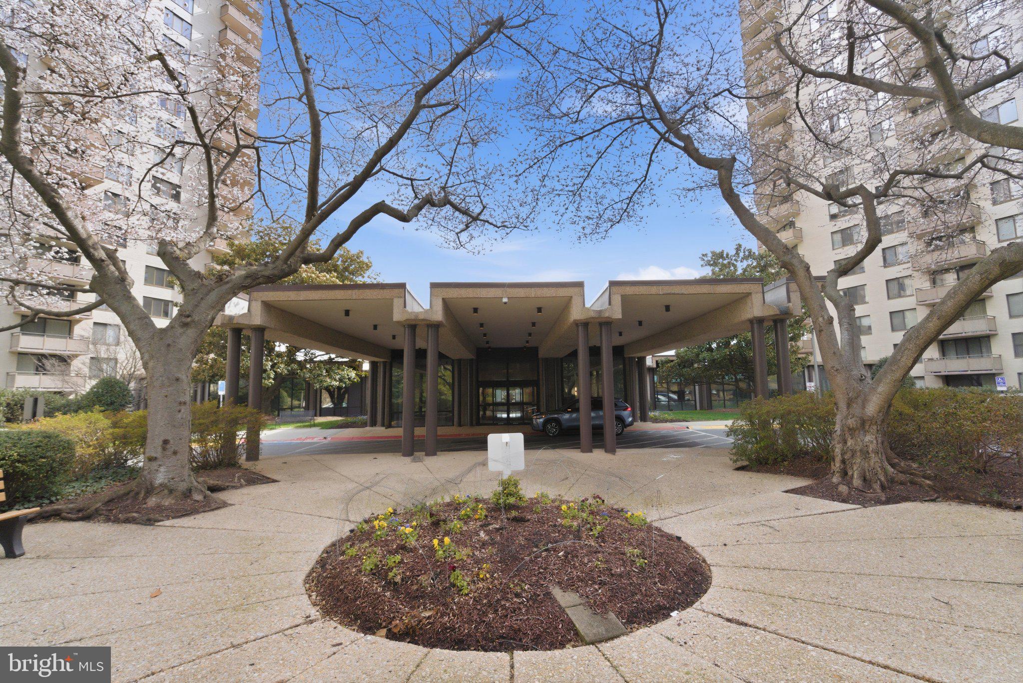 PROMENADE TOWERS - Residential