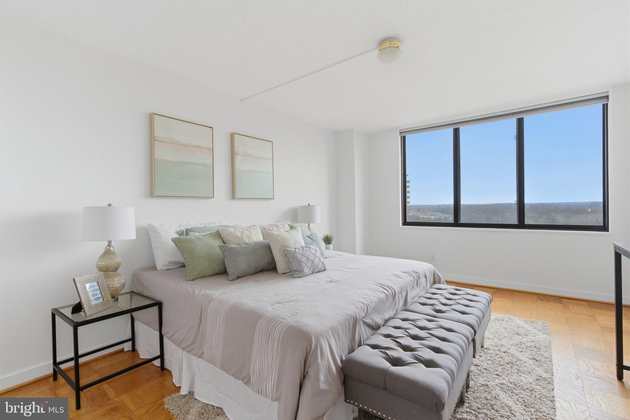 PROMENADE TOWERS - Residential