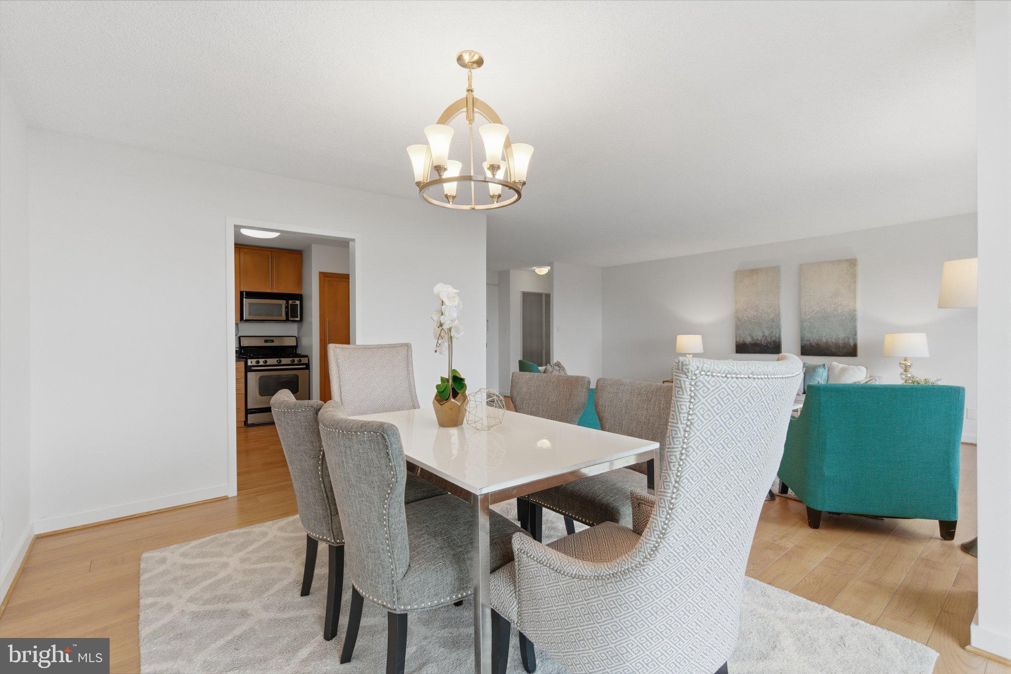 PROMENADE TOWERS - Residential