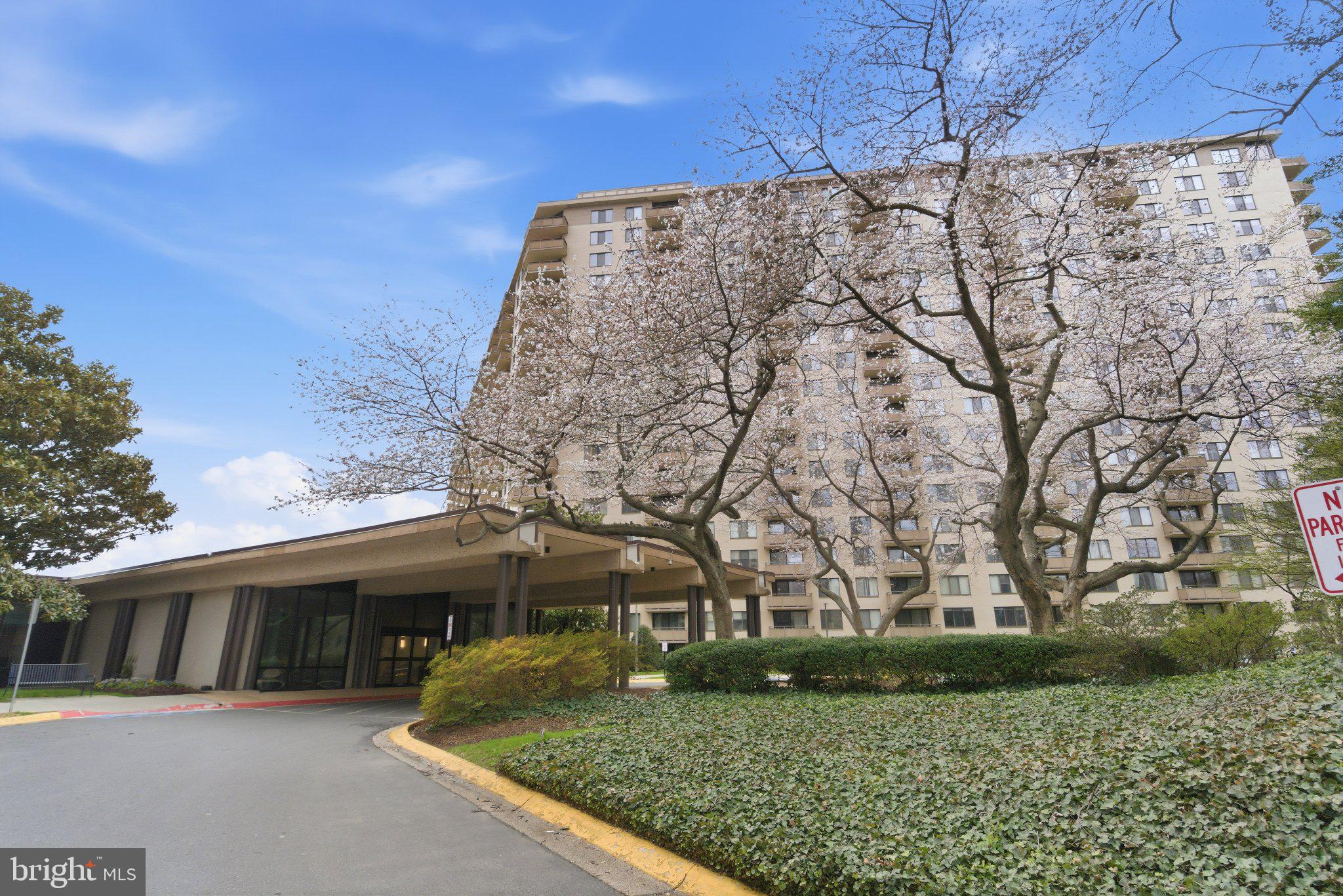 PROMENADE TOWERS - Residential