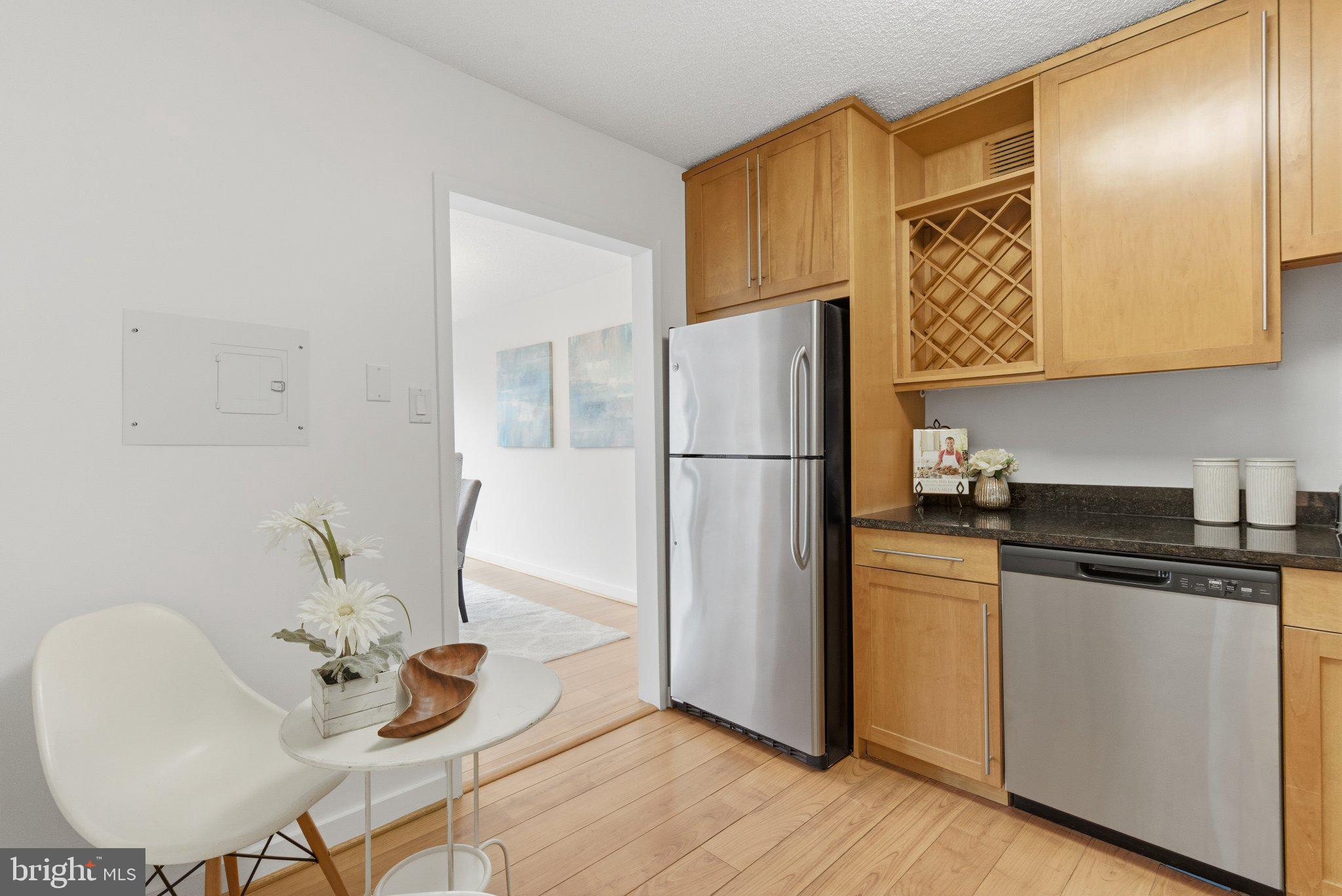 PROMENADE TOWERS - Residential