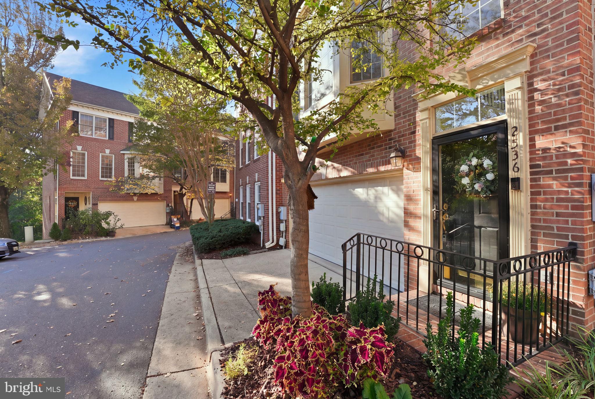 2536 GADSBY PLACE