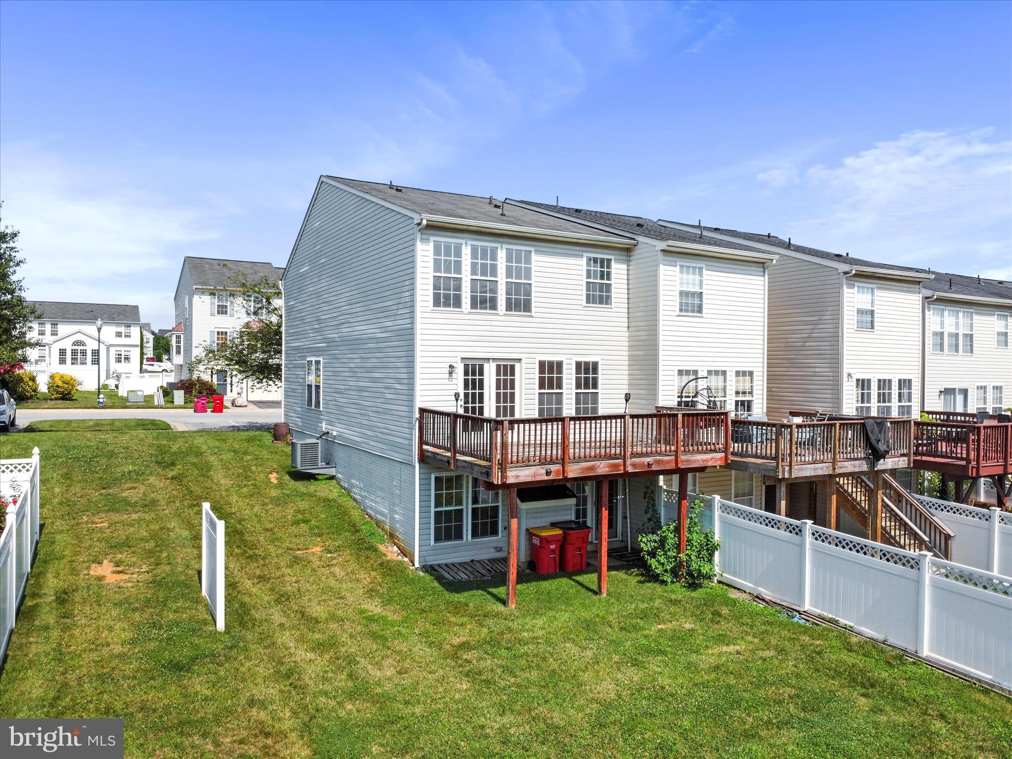 LAKELAND PLACE - Residential