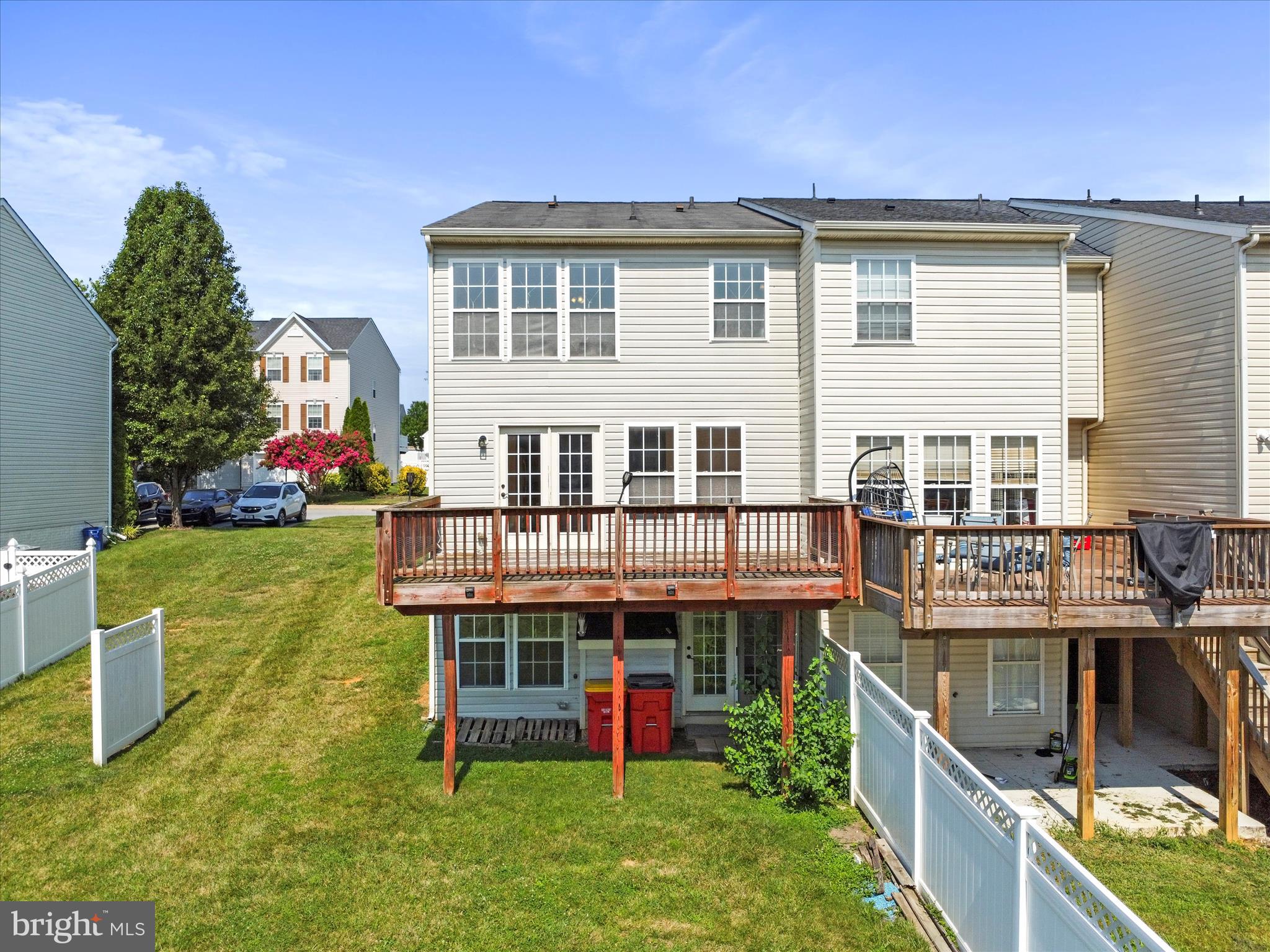 LAKELAND PLACE - Residential